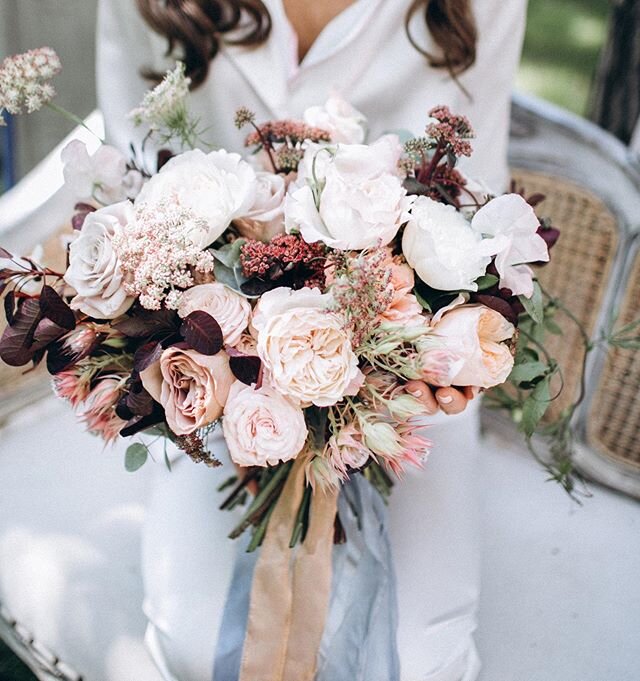 an extra special announcement for our mama lovers! ⁣
⁣
we are currently having a FLASH SALE on all tropical bouquet orders! pre-order this week and pickup this Saturday, May 9 or order with delivery 💐⁣
⁣
interested in ordering? dm us or contact us t