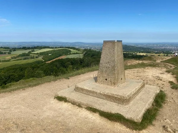 Discover the best walks in the Cotswolds, from scenic village strolls to breathtaking hilltop hikes. Explore charming trails, historic sites, and stunning countryside views. Cotswolds England, Cotswolds Aesthetic Spring, Cotswolds Day Trip, Cotswolds England Outfit, Cotswolds England English Countryside, Cotswolds Girls Trip, Upper Slaughter Cotswolds, Cotswolds Hiking, Hiking In Cotswolds, Cotswolds Walks, Best Walks In The Cotswolds, Walks In The Cotswolds, Itinerary, Things To Do Cotswolds