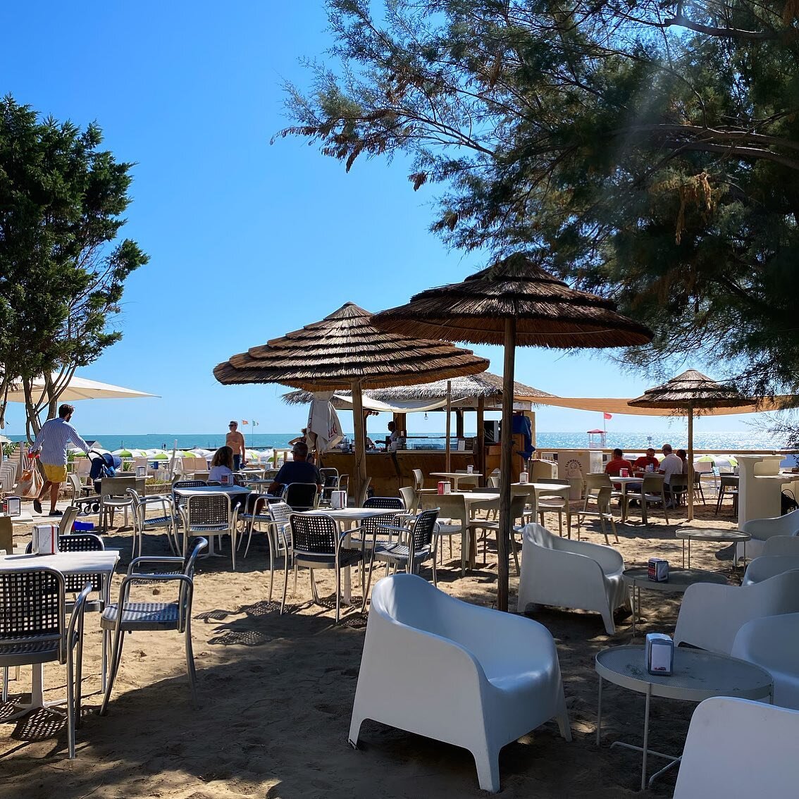 𝗖𝗛𝗜𝗢𝗦𝗖𝗢 𝗕𝗔𝗚𝗡𝗢 𝗠𝗔𝗥𝗖𝗢𝗡𝗜 🌴
#aperitivo #lunchtime #summervibes #beachlife #seaview #lidodivenezia