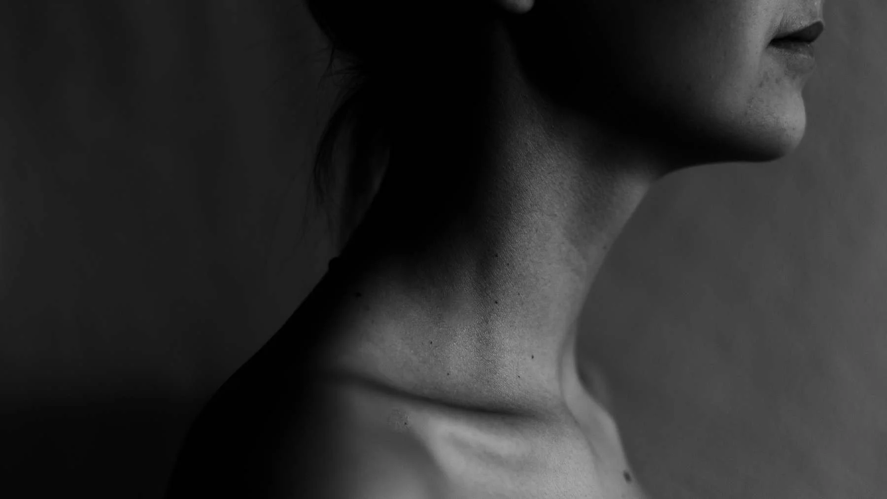 Spanning in nek en schouders bij karakterstructuren en adem