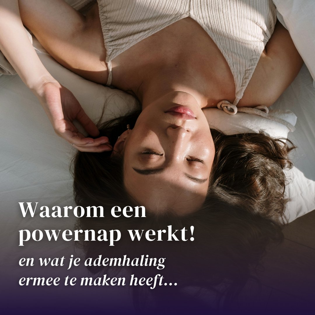 Wist je dat piloten met een dutje van 26 minuten tot wel 34% beter presteren? Ik las het deze week &ndash; en moest lachen. Want ja, ik weet er &aacute;lles van... Het is &eacute;cht zo :)⁠
⁠
Als ik een full-on laptopdag heb, zit m&rsquo;n hoofd vaak