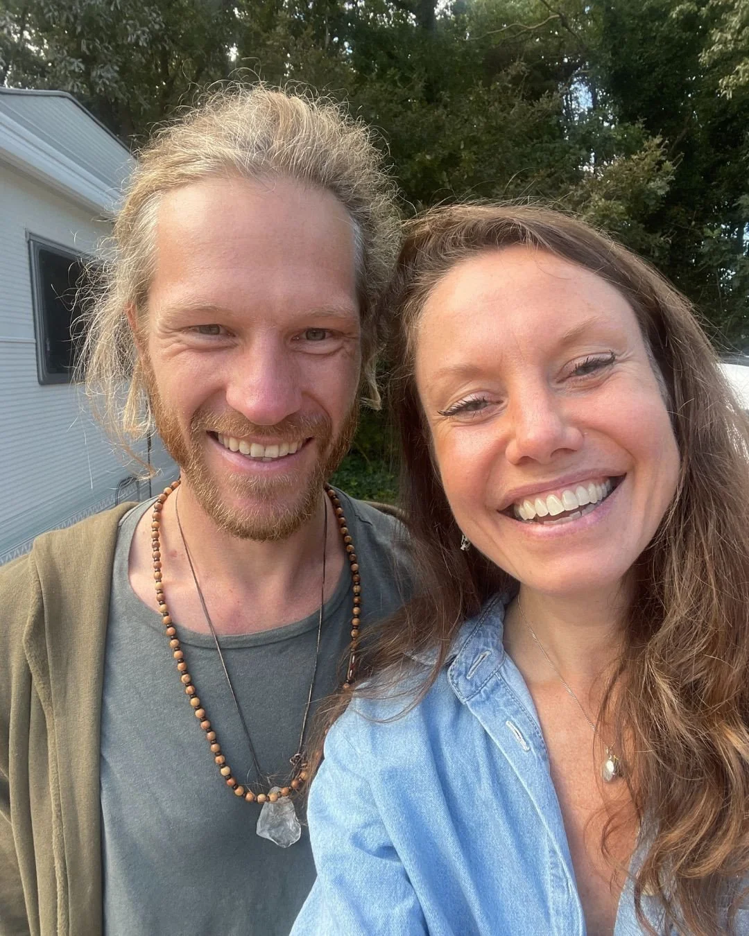 Soms ontstaan mooie dingen uit een gemis... 🙏🏻⁠
⁠
Ik was al jaren op zoek naar muziek die specifiek bedoeld is voor ademhalingsoefeningen. Geen achtergrondgeluiden of van die vage spa-muziek, maar iets dat je &eacute;cht meeneemt. Muziek die je hel