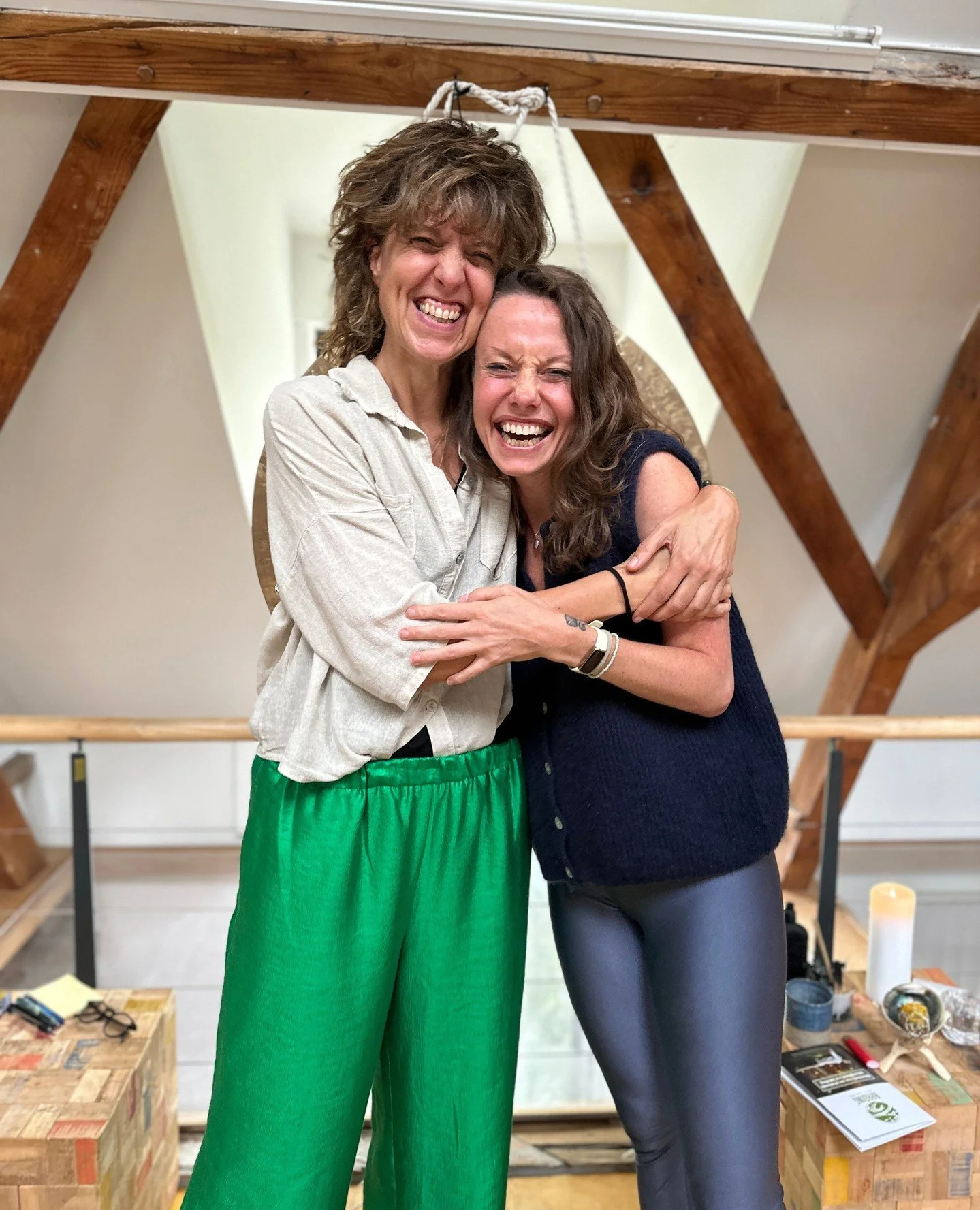 Vorige week deed ik mee aan een Transformational Breath-sessie... op aardingsmatten. Ademen &eacute;n aarden gecombineerd, weer eens wat anders.⁠
⁠
Aarden is eigenlijk heel simpel: je maakt (huid)contact met de energie van de aarde. Normaal doe je da