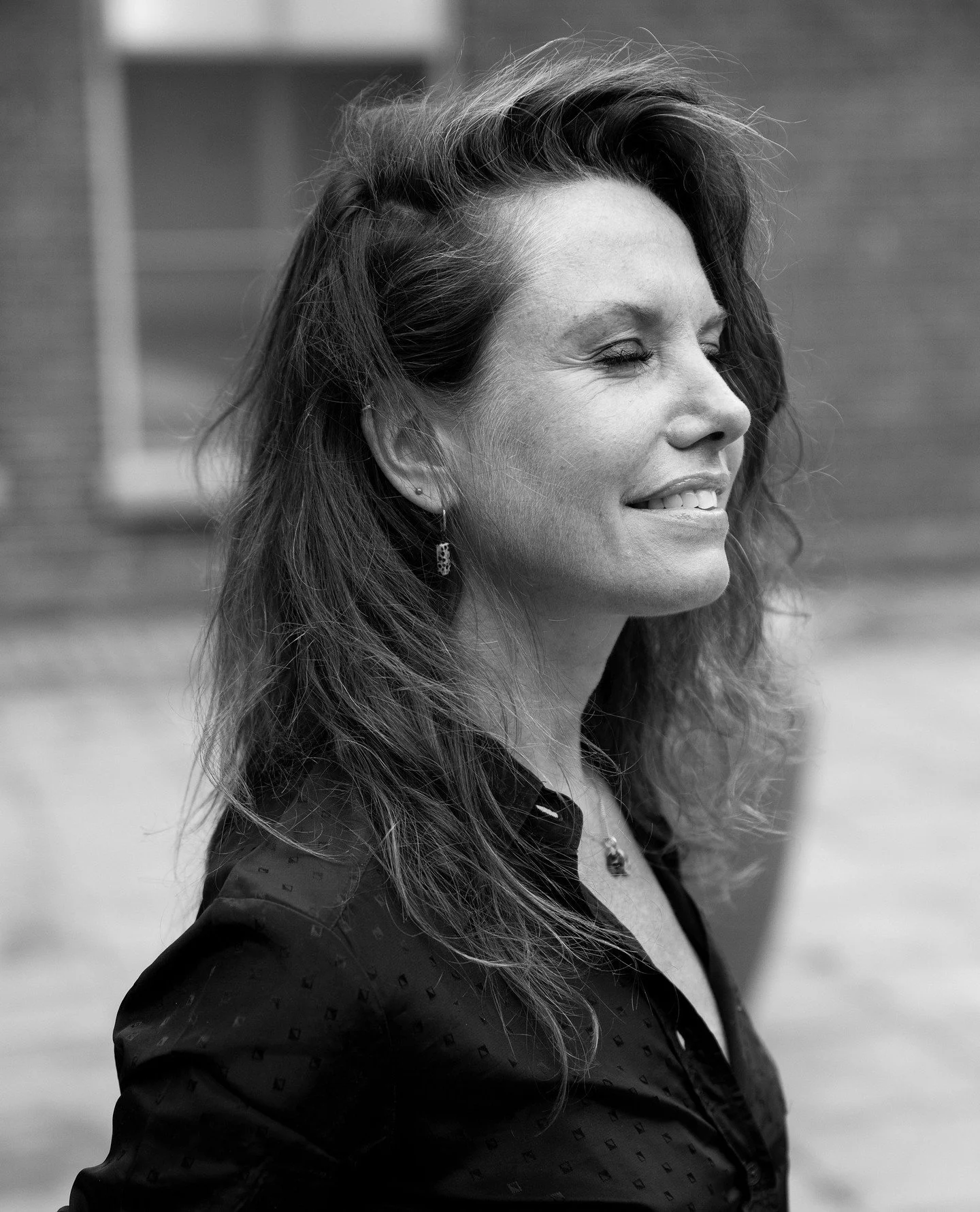 De afgelopen maanden werkte ik in stilte aan iets nieuws. Iets wat al heel lang in me leefde. Iets waarvan ik voelde dat het er mocht komen.⁠
⁠
Omdat dit misschien wel het waardevolste is wat je in je leven kunt leren: omgaan met je emoties. Daarom l