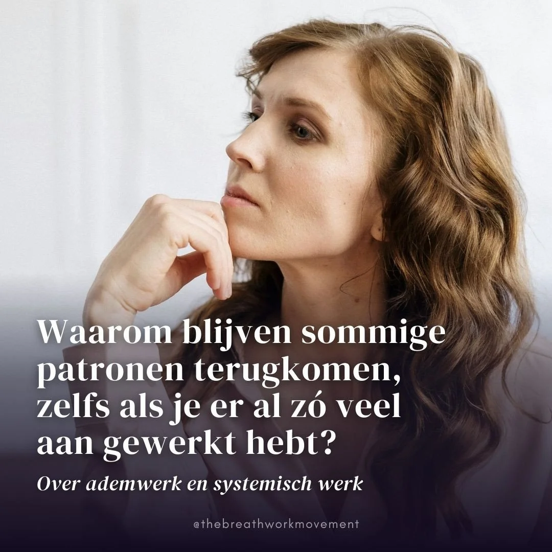 Ademwerk en systemisch werk. Twee benaderingen die elkaar op een diepe, wezenlijke manier versterken.⁠
⁠
Ik had laatst tijdens een wandeling een waardevol gesprek hierover met @anouk_smulders. Anouk leidt ademcoaches op &eacute;n systemisch coaches, 