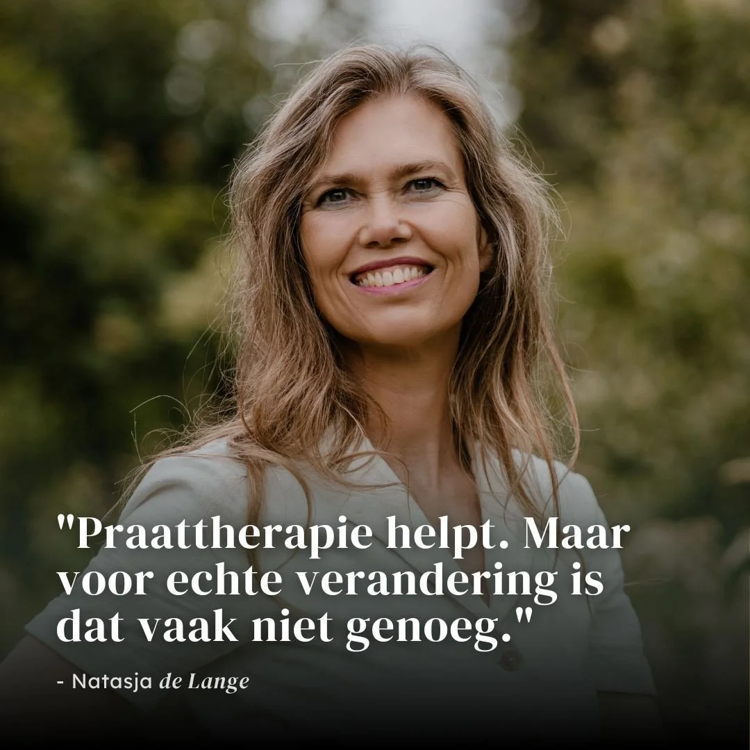 Praten over je problemen helpt. Maar wat als de kern niet (alleen) in woorden zit, maar in je lichaam?⁠
⁠
Het is logisch dat gesprekstherapie soms niet verder brengt wanneer dat de enige ingang blijft. Je krijgt inzicht in je patronen en je verhaal, 