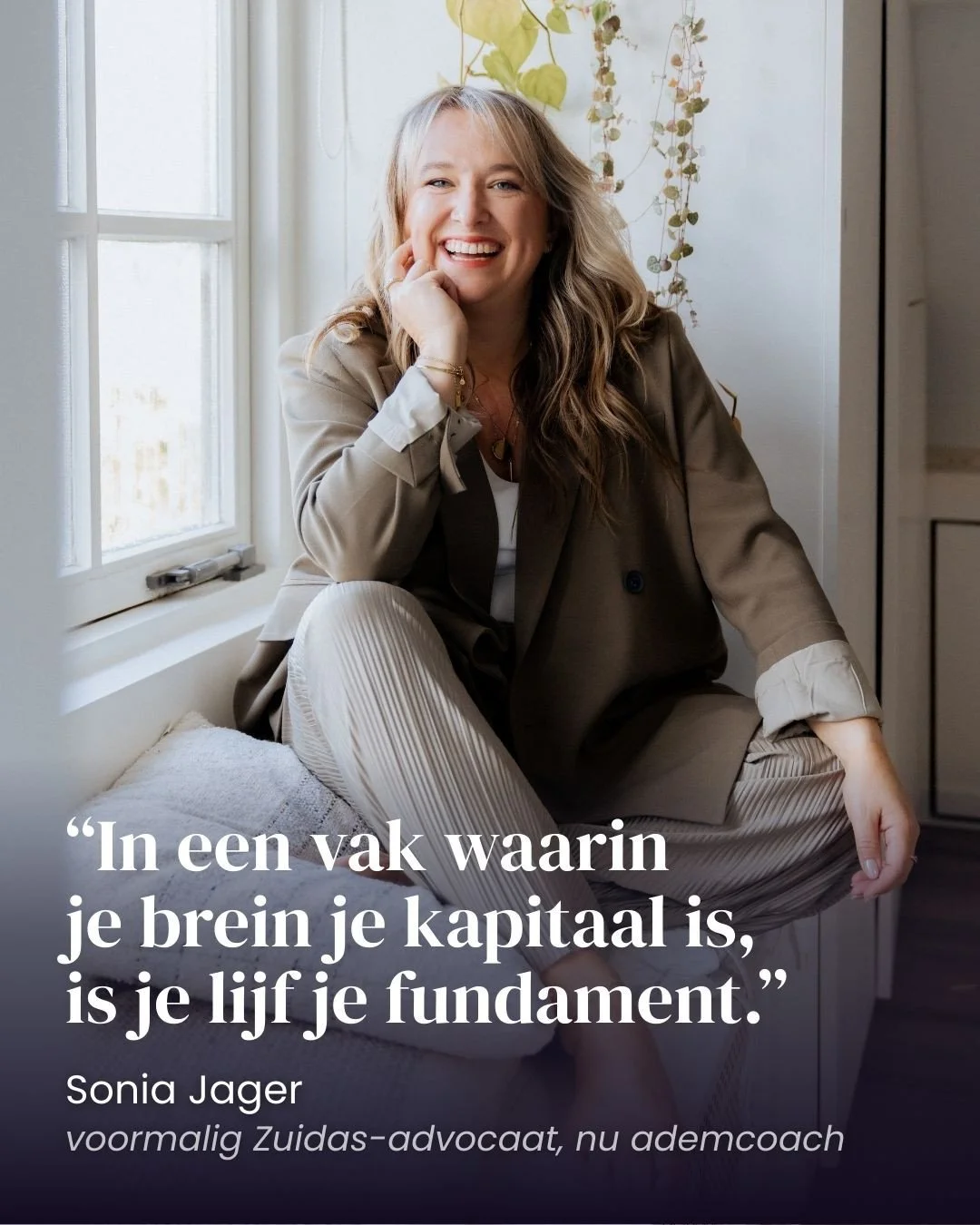Jarenlang werkte Sonia Jager (@growinggroundscoaching) als advocaat op de Zuidas. Een wereld waarin je hoofd je belangrijkste instrument is.⁠
⁠
Maar na een intensieve periode waarin verschillende persoonlijke gebeurtenissen samenkwamen, belandde ze i