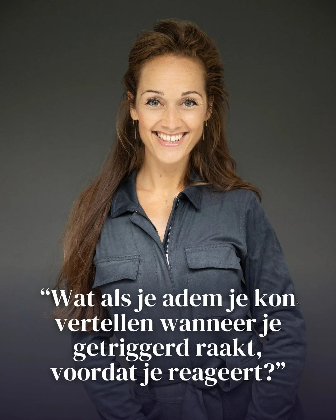 Triggers herkennen is &eacute;&eacute;n ding. Maar weten wat er in je lijf gebeurt op het moment zelf? Dat is een ander verhaal.⁠
⁠
Dat is precies waar @Anouk_Smulders dagelijks mee werkt. Als ademopleider en trainer begeleidt ze mensen naar meer bew