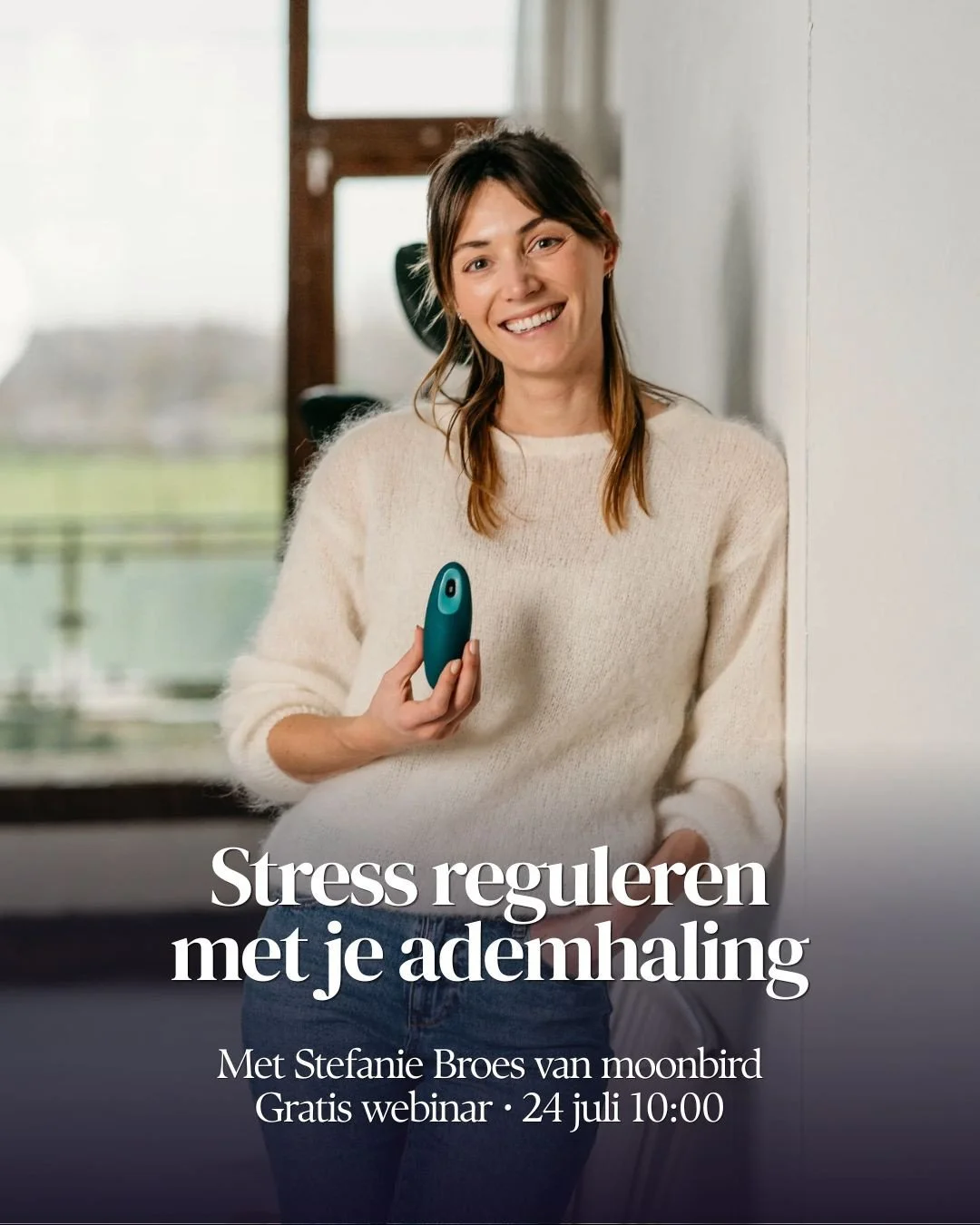 Stefanie Broes zag met eigen ogen hoeveel mensen in haar omgeving kampten met stress, angst- en slaapklachten. Die mensen stonden zeker open voor een aanpak zonder medicatie, maar zelf elke dag aan de slag gaan met ademhaling of meditatie? Dat lukte 