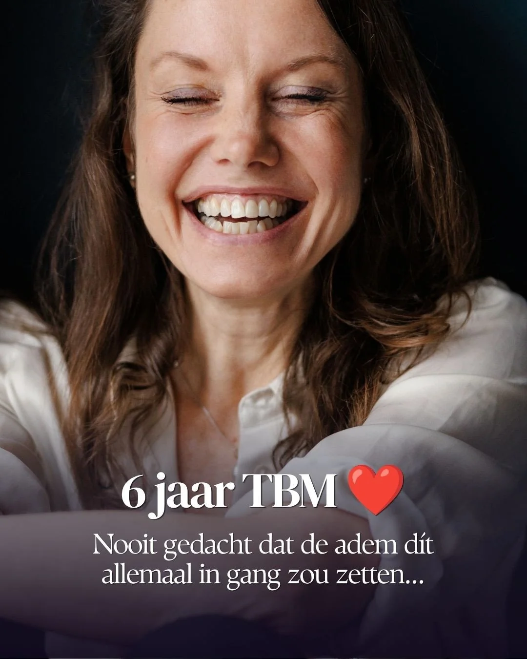 The Breathwork Movement bestaat alweer 6 jaar 🙏🏻 De mooiste reis van m'n leven...⁠
⁠
Zes jaar geleden begon ik met een gevoel. Een vuur. Een drive. En ook met een berg onzekerheid. Ik had geen idee of iemand zat te wachten op wat ik te vertellen ha