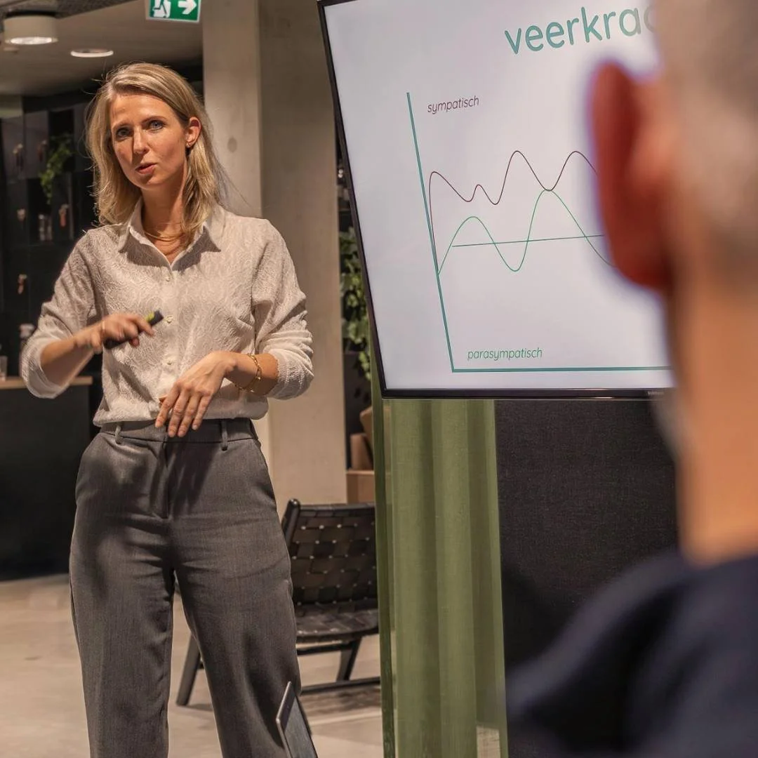 Karlijn de Buck: 'Ademhaling is het meest directe instrument tegen werkstress'