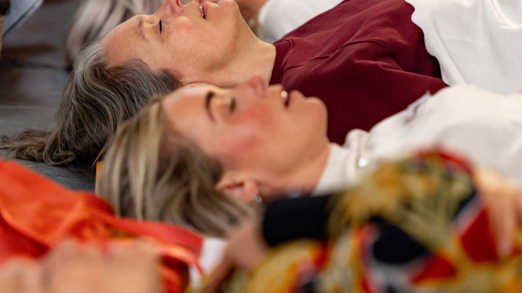 Intensief ademwerk en psychedelische ervaringen: wat nieuw onderzoek wel en niet zegt