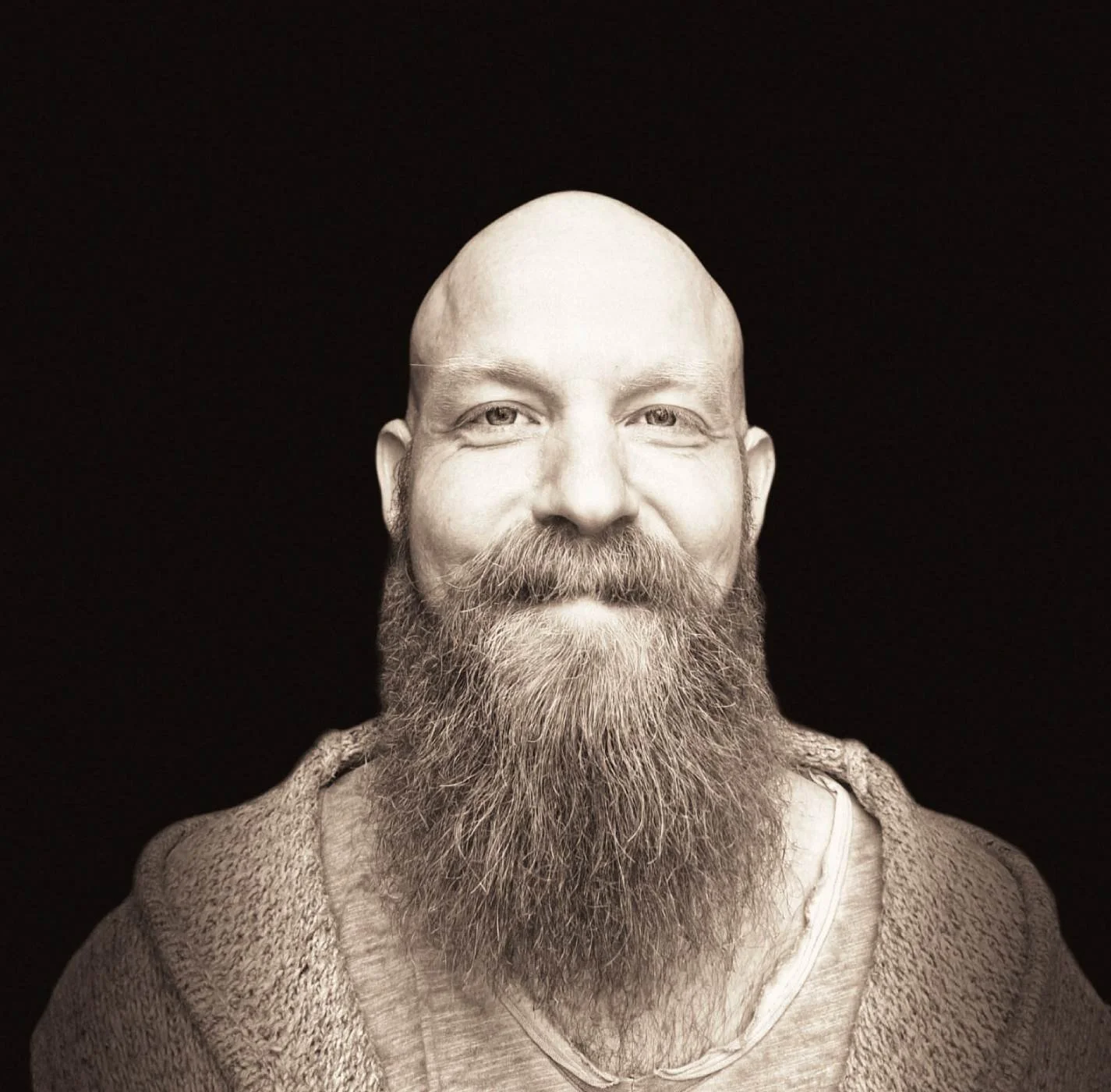 Maikel Poog (1987) is mede-eigenaar van Huis vol Adem en oprichter van The Middle Way: een intensieve HBO-basisopleiding tot Trauma Release Facilitator in Heerhugowaard.