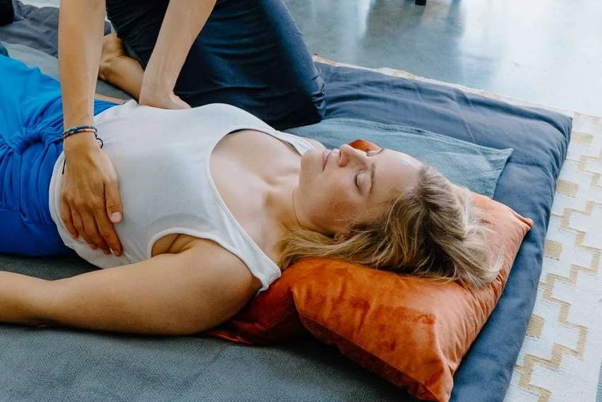 Ademsessie bij een ademcoach