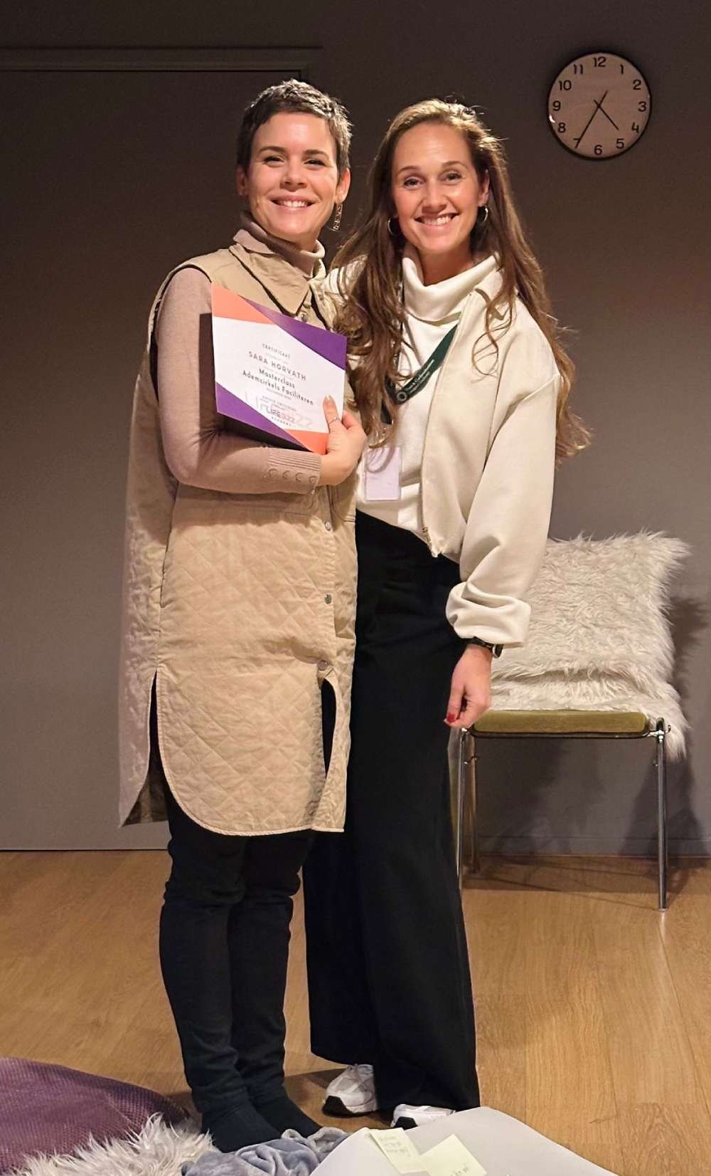 Sara Horvath, mindfulness- en ademtrainer bij Mettaya, en Anouk Smulders, ademtrainer bij LifeBizz