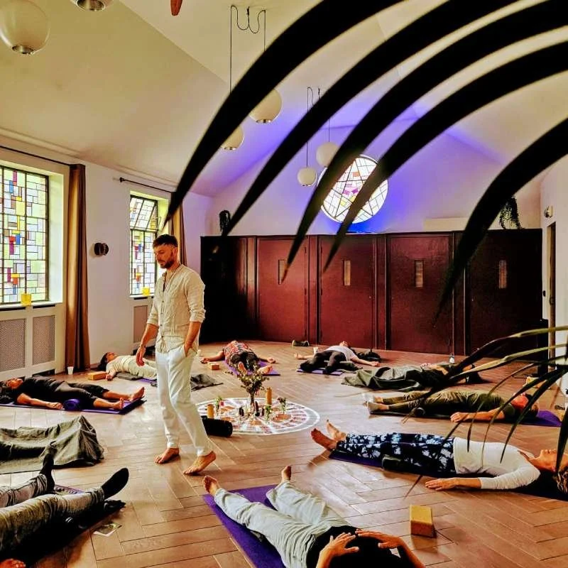 Ademcirkel voor gevorderden: Shaken &amp; Verbonden Ademen - 19 juni in Den Haag