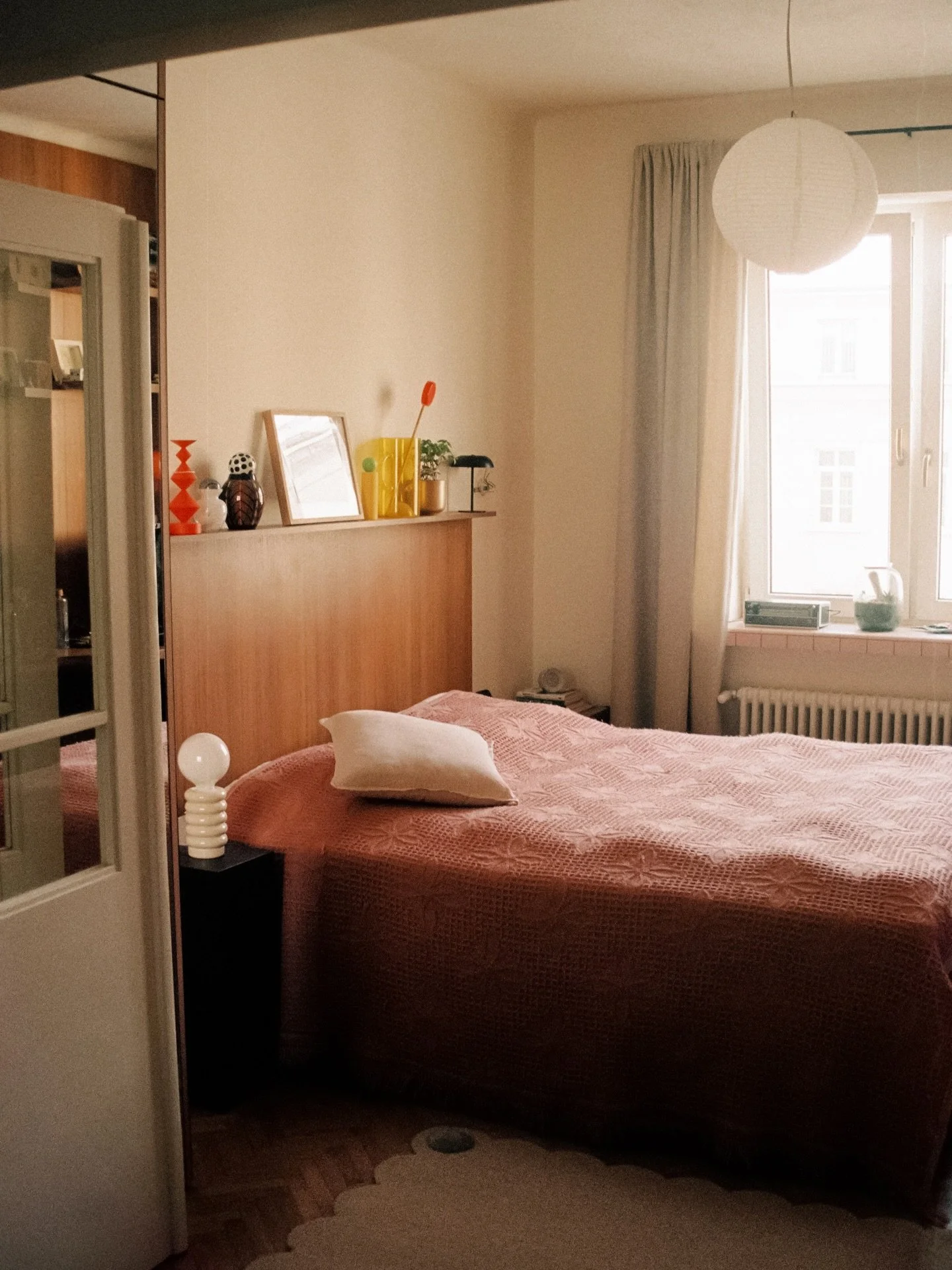 Warsaw is where VOYAGE begins. The city where Malwina lives and works becomes the quiet starting point of this collection. The rug WARSAW introduces the visual language that travels throughout the series.
 Minimalist lines punctuated by coloured dots