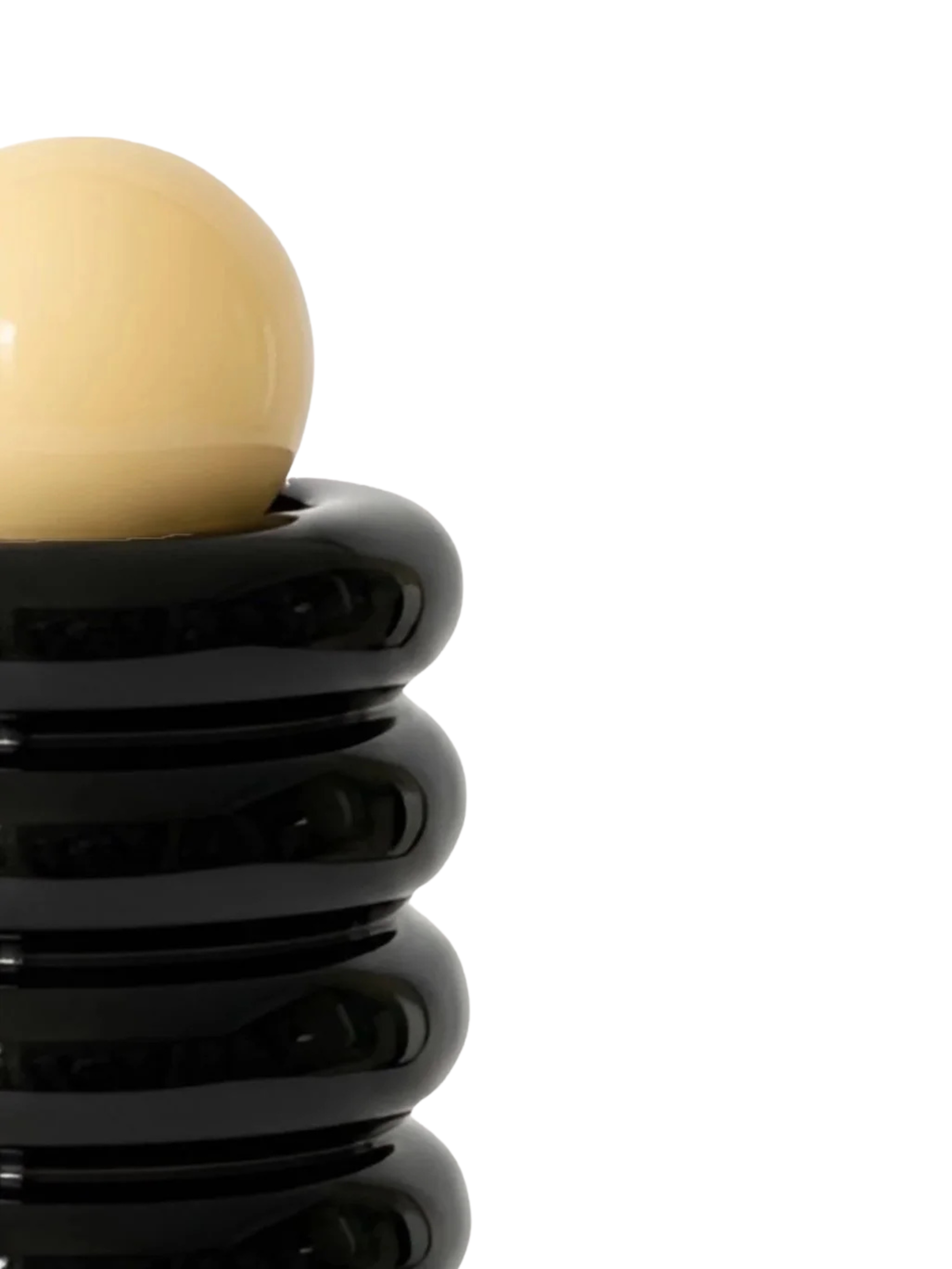 nana-black-cream-closeup.png
