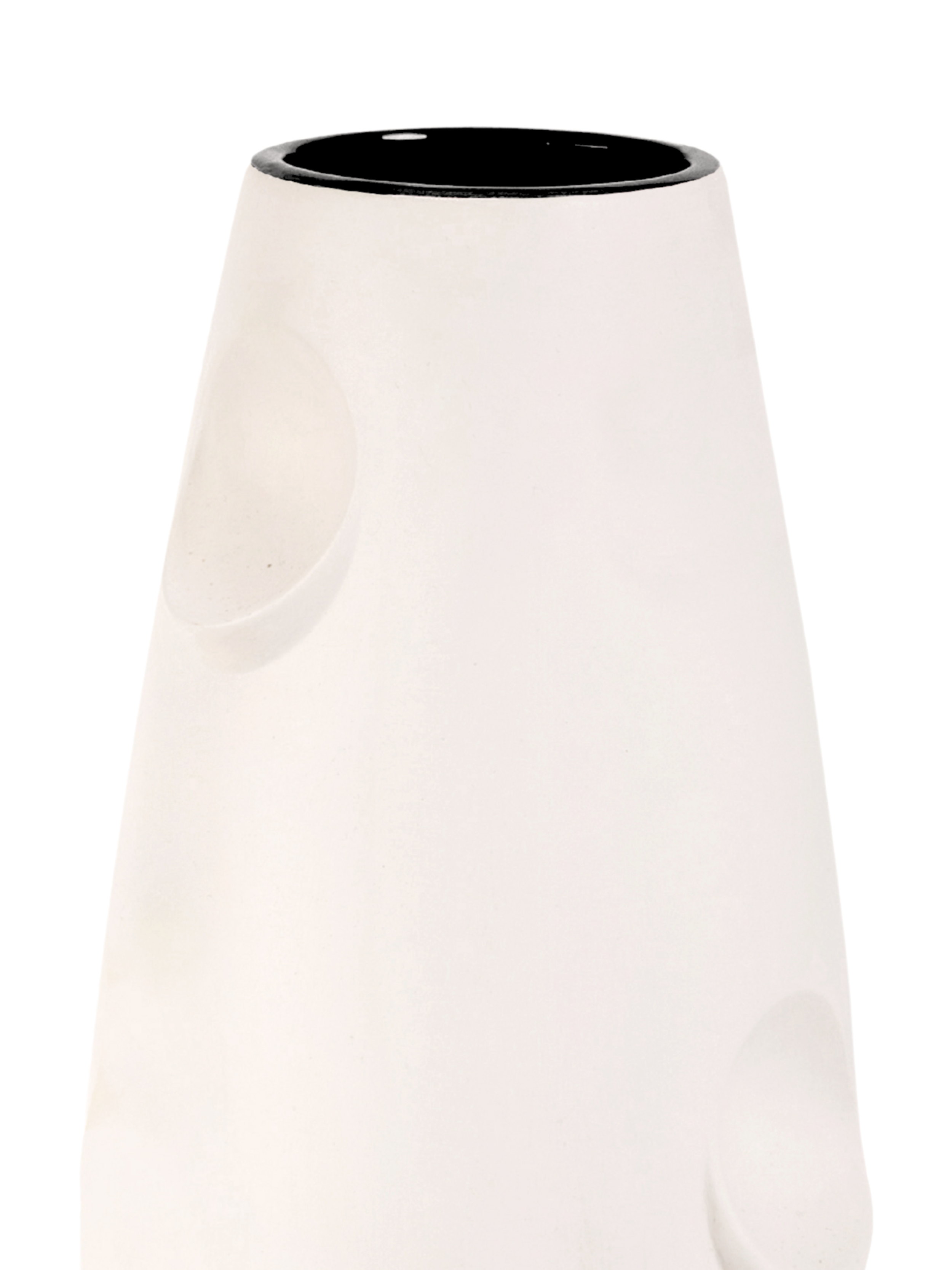 oko-nude-black-malwina-konopacla-closeup.png