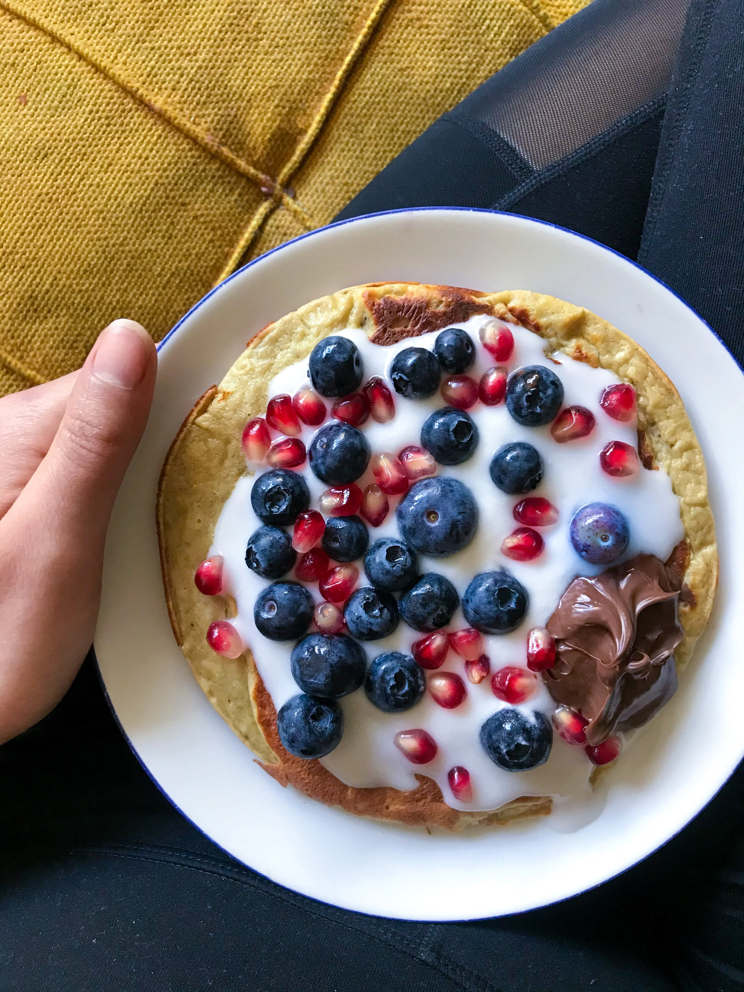 Banana pancakes et yaourt au lait de coco