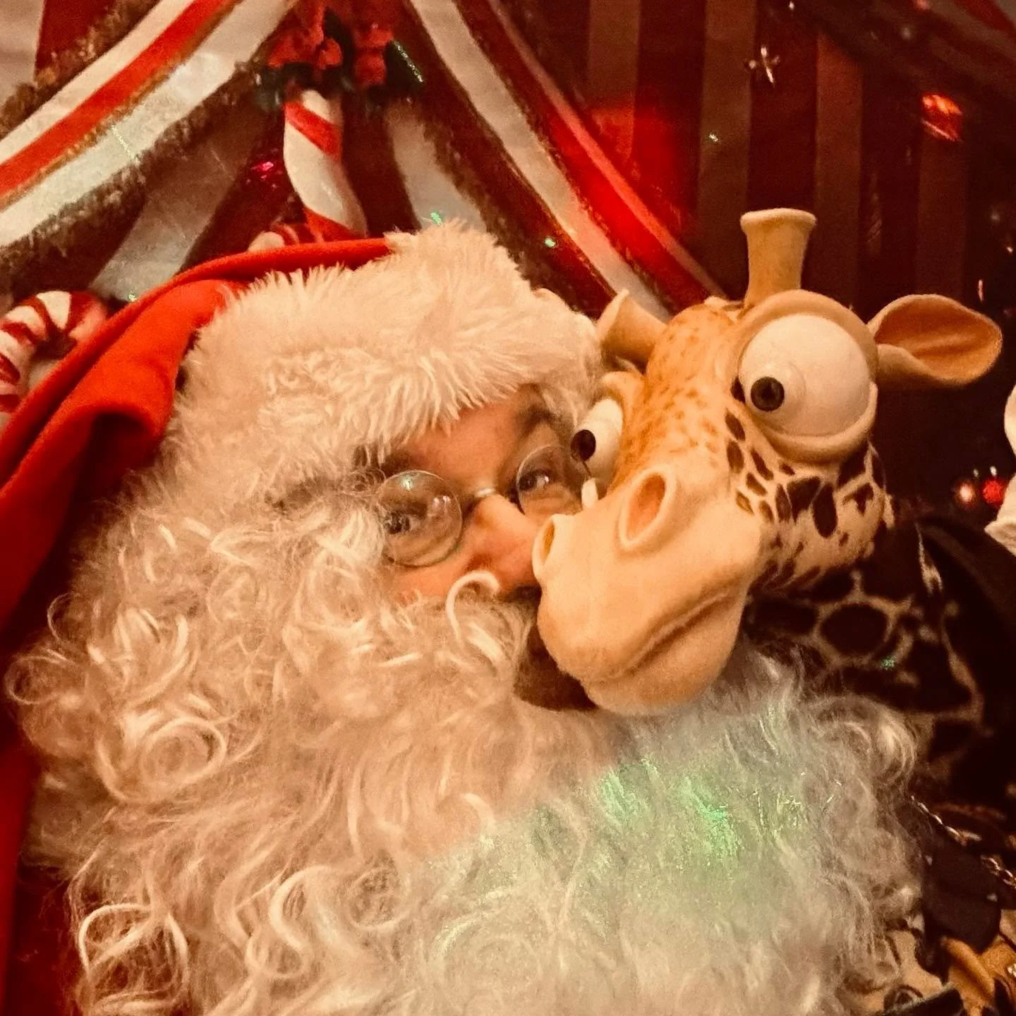 &ldquo;GI&rdquo;NGLE BELLS, &ldquo;GI&rdquo;NGLE BELLS, &ldquo;GI&rdquo;NGLE BELLI 🤪

Gi e Babbo Natale si sono finalmente incontrati ✨e dal loro magico mondo augurano a tutti di mantenere sempre viva la bellezza della fantasia, che arricchisce ogni