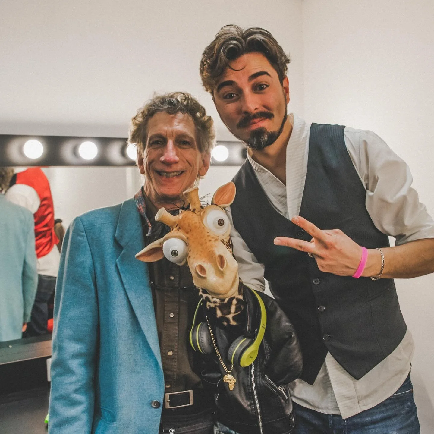 MAESTRO 

Sappiamo che non &egrave; importante solo la meta ma il percorso che si affronta e come lo si affronta, poi ci sono persone che quel percorso lo segnano, ti danno degli strumenti pedagogici e di vita.
@philipradice &egrave; un Maestro, nel 