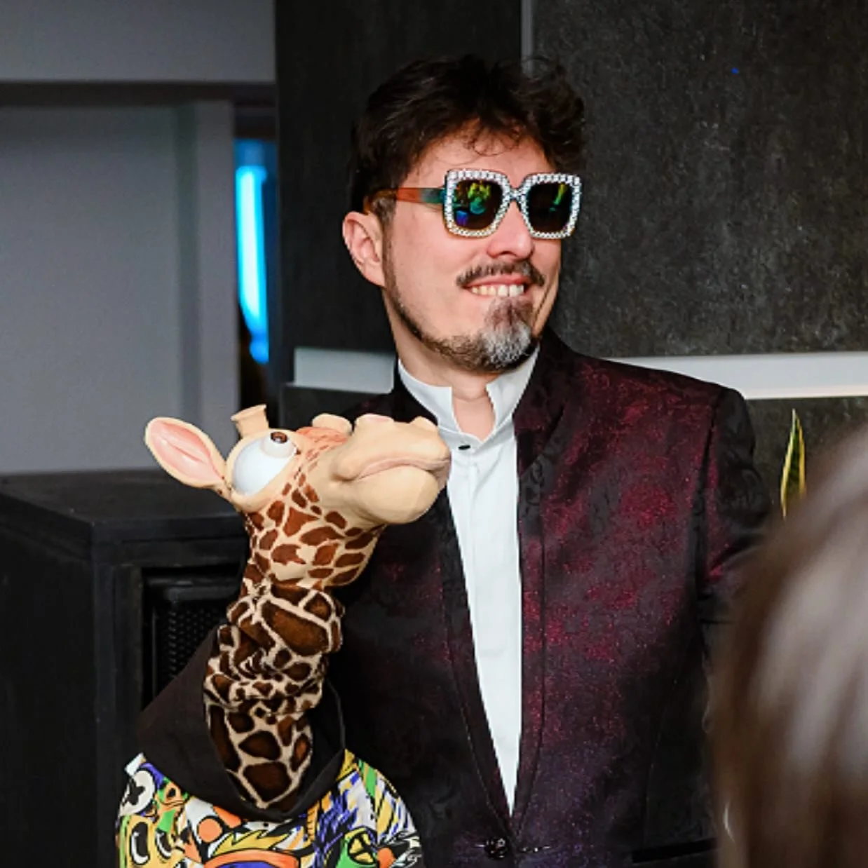 HAPPY BIRTHDAY GI?

Ieri abbiamo festeggiato il compleanno di Gi oppure il mio? Ormai le nostre identit&agrave; si sono mescolate cos&igrave; tanto, che non &egrave; pi&ugrave; chiaro neanche alle persone che incontriamo chi &egrave; Gi e chi &egrave