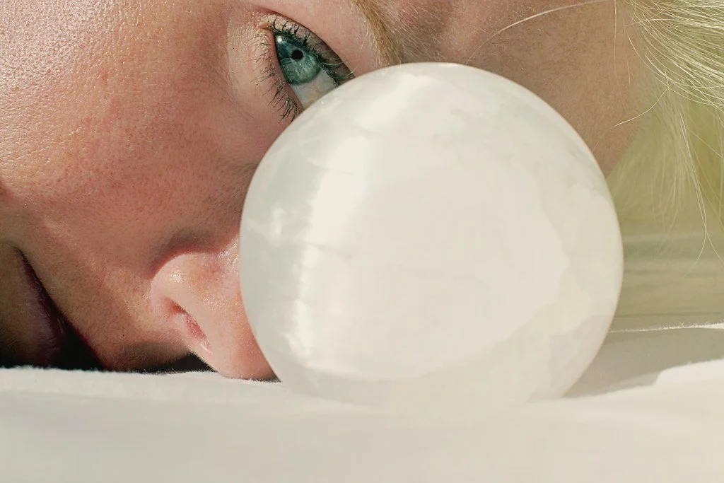 Selenite (Mineral Love), Lisa Smit (2021)