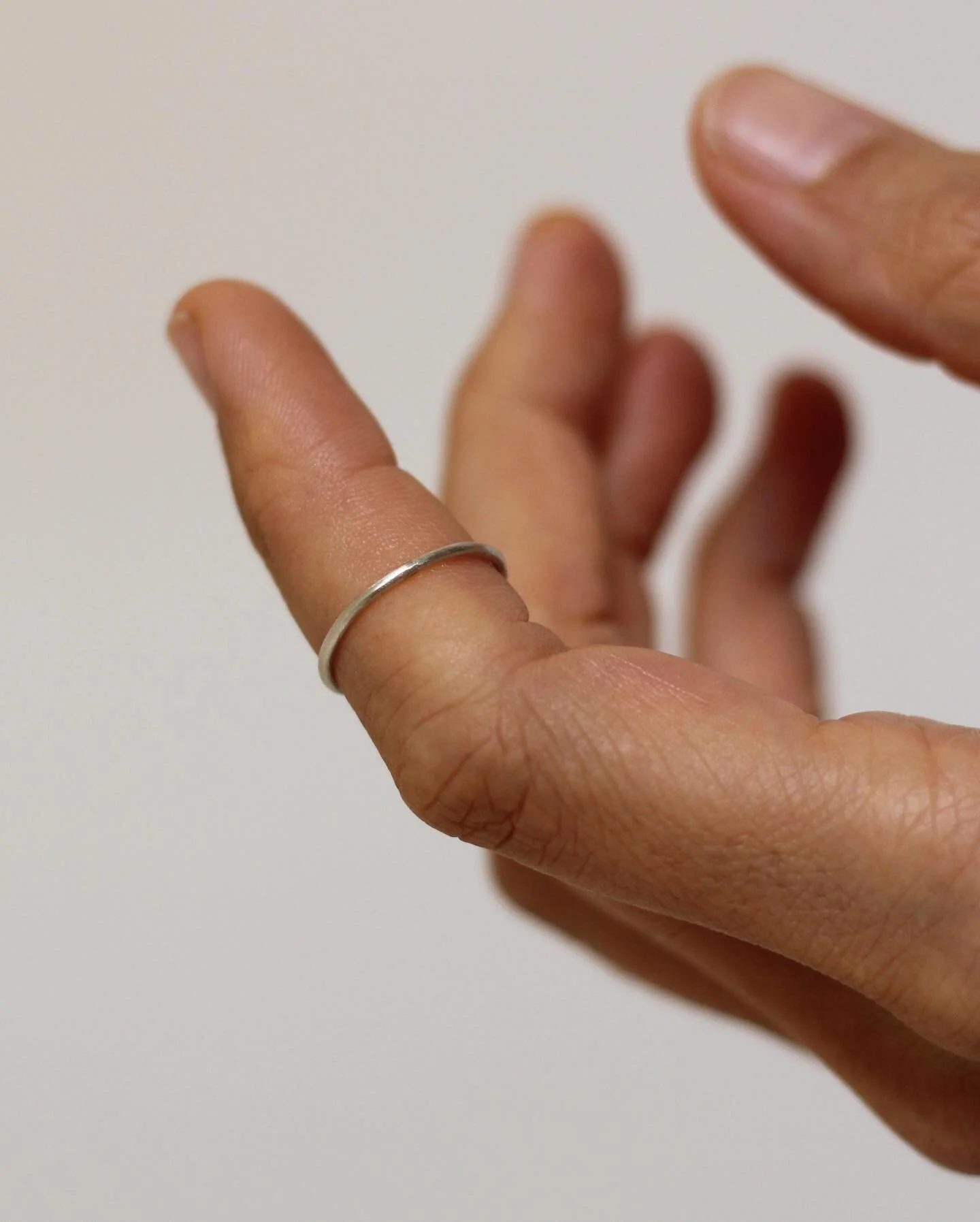 Subscribers check your inboxes! I have just sent you a little email 👩🏻&zwj;💻explaining how to get your fingers in this free midi ring with an order. And that includes free shipping. Yes this is a big offer for me, but you know, it&rsquo;s not ever