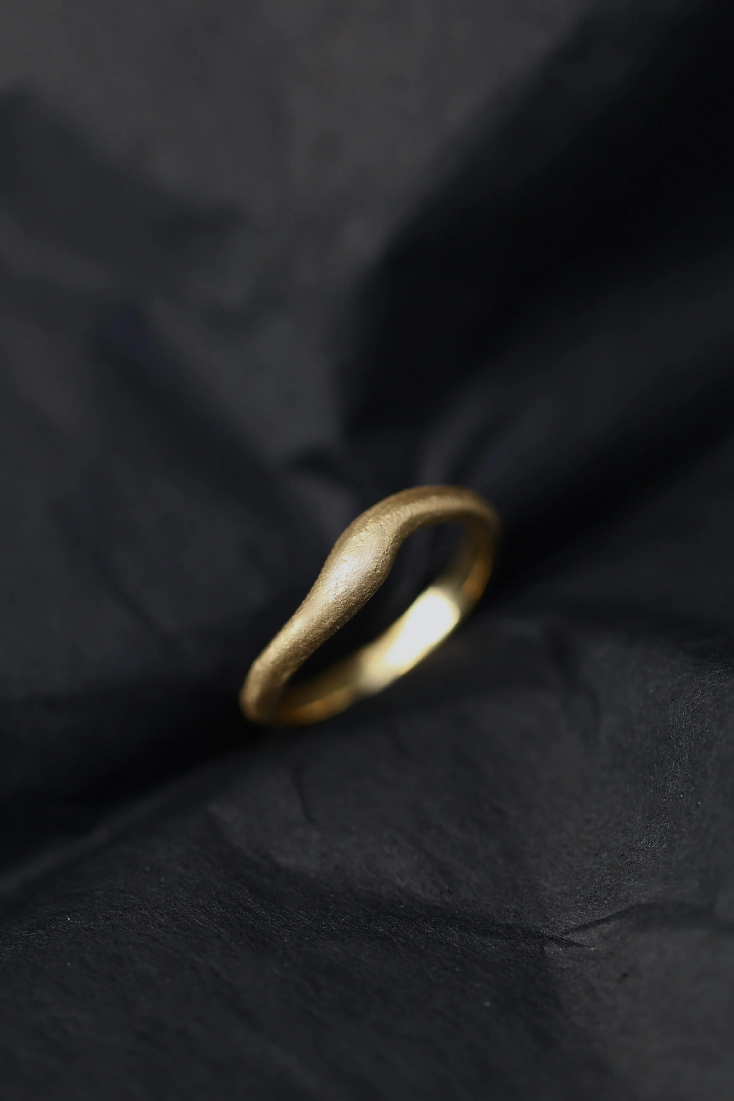 wave-flow-organic-luxury-wedding-ring.jpeg