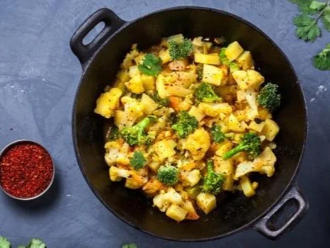 Poêlée de brocoli, chou-fleur et pomme de terre