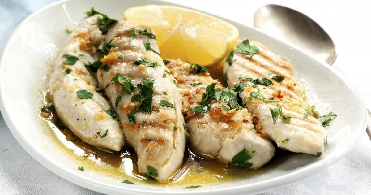Le poulet au citron et à l'ail