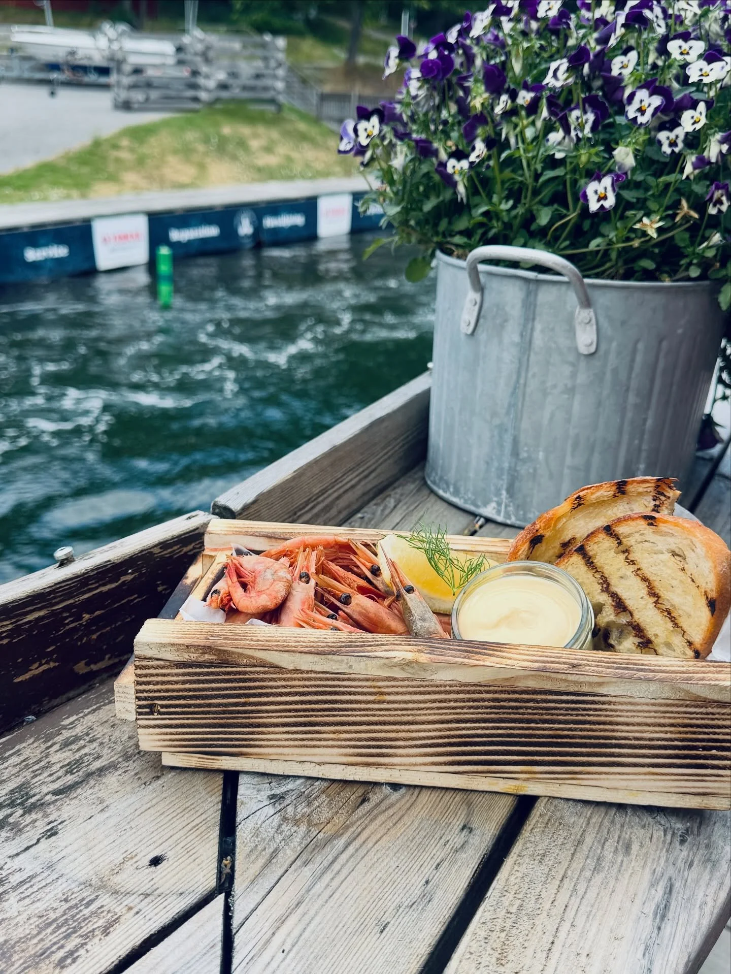 Vi har fyllt p&aring; menyn med &auml;nnu fler av v&aring;ra absoluta favoriter och sp&auml;nnande smaker som vi l&auml;ngtar efter att f&aring; dela med er. Men vet ni vad det b&auml;sta &auml;r? Fr&aring;n och med nu h&aring;ller vi &auml;ven &ouml