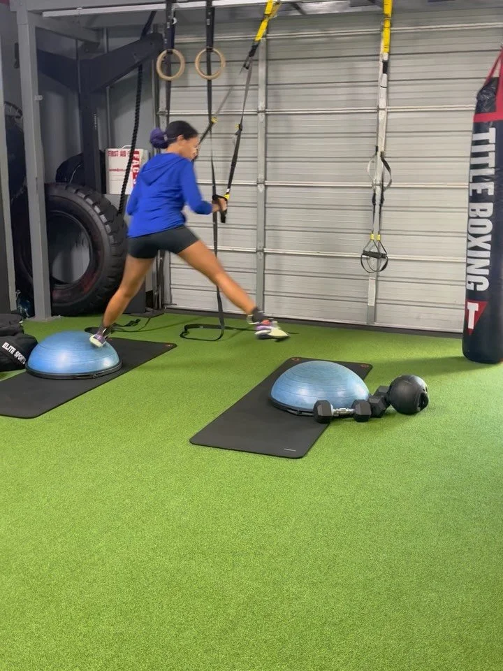 Leah working on her balance and glute strength for ice skating #athleticperformance #ocpersonaltrainer