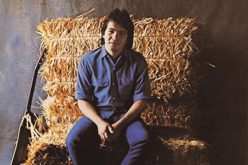 Storytelling Through Song: Mae Powell, Elbows, Little Mystery