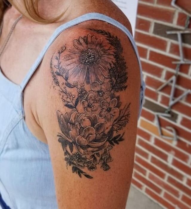 Because flowers always make pretty tattoos 🌸 by @visions_ill  Brandon🌿 #tattoo #floraltattoo #tattooartist #tattooshop #flowers #girlswithtattoos #schenectadyny #pureinkfury #explorepage #freshink