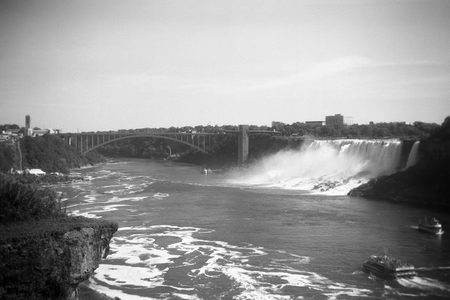 Matthew_White_Box_Brownie_Niagra Falls01.jpg