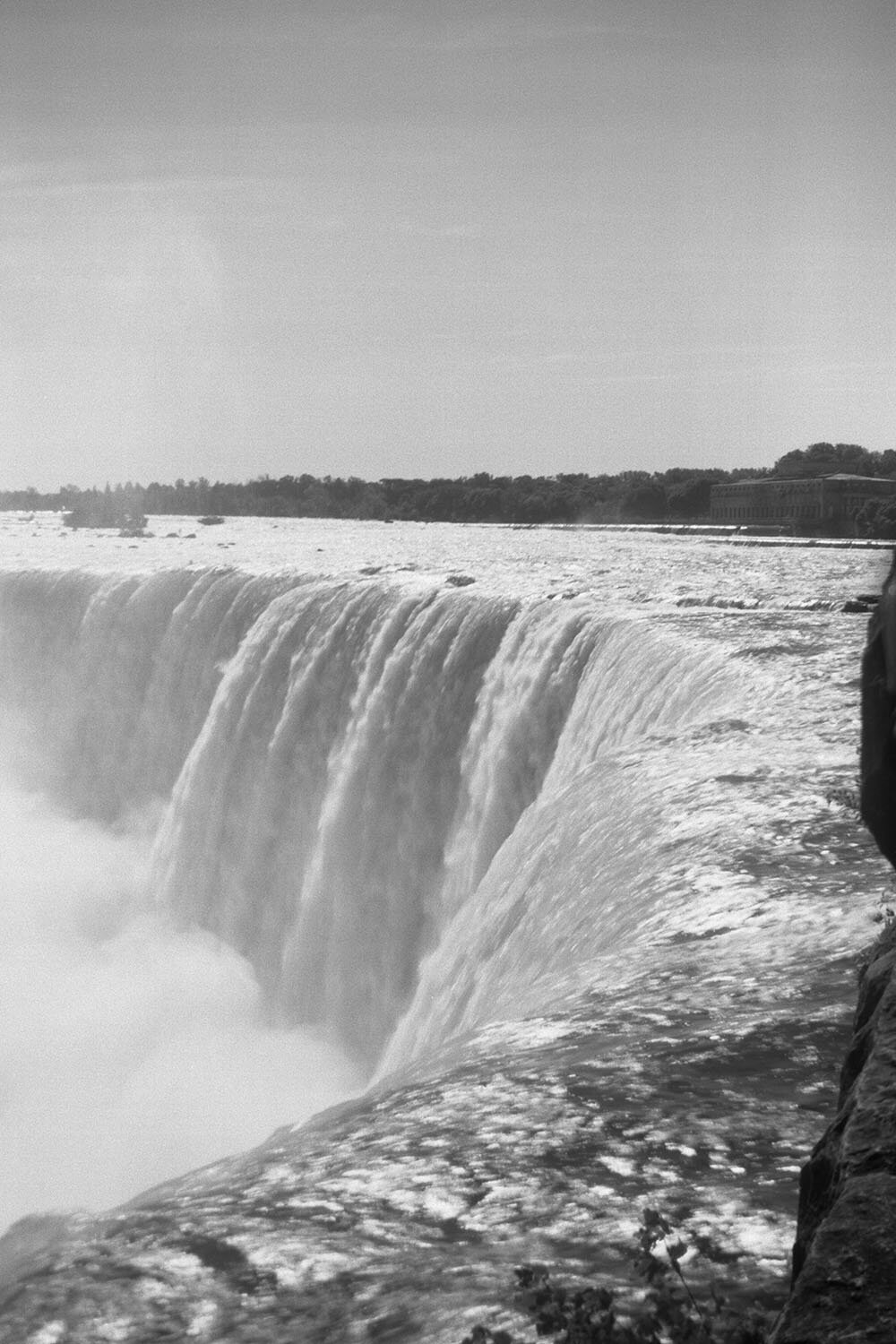 Matthew_White_Box_Brownie_Niagra Falls02.jpg