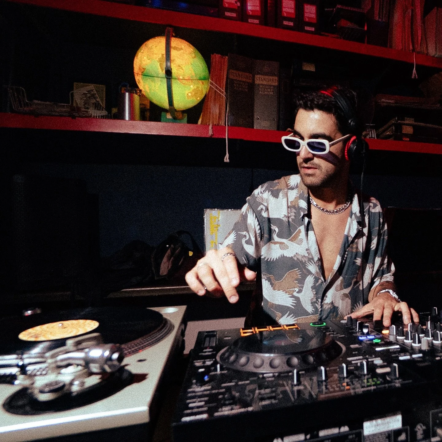 Let&rsquo;s dance this Friday at @musicforawhile.nyc! Spinning all Vinyl set for your soul and hips 💃🌊 

Fri. Sept 19
9PM-1AM
@musicforawhile.nyc 
Chelsea NYC

#vinyldj #dace #allwax #tonyflowmusic