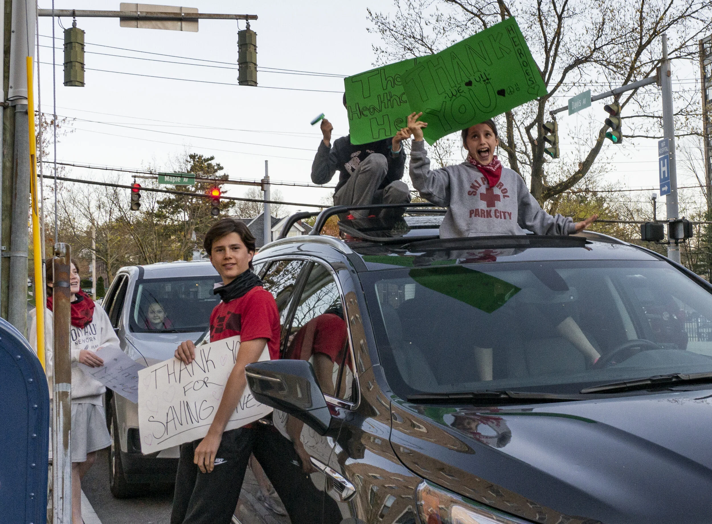 Thank you cheer outside White Plains hospital