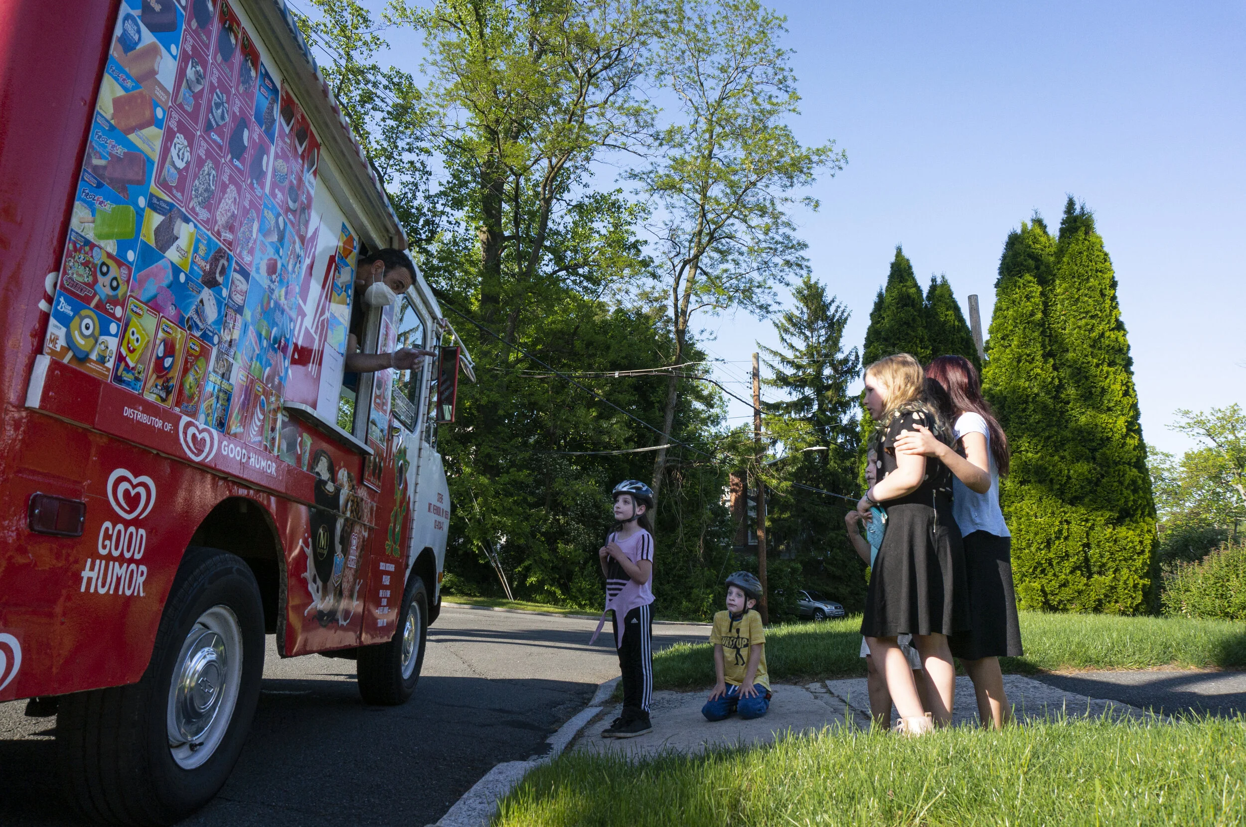 Kids waiting for instructions on waiting for ice cream during Covid-19