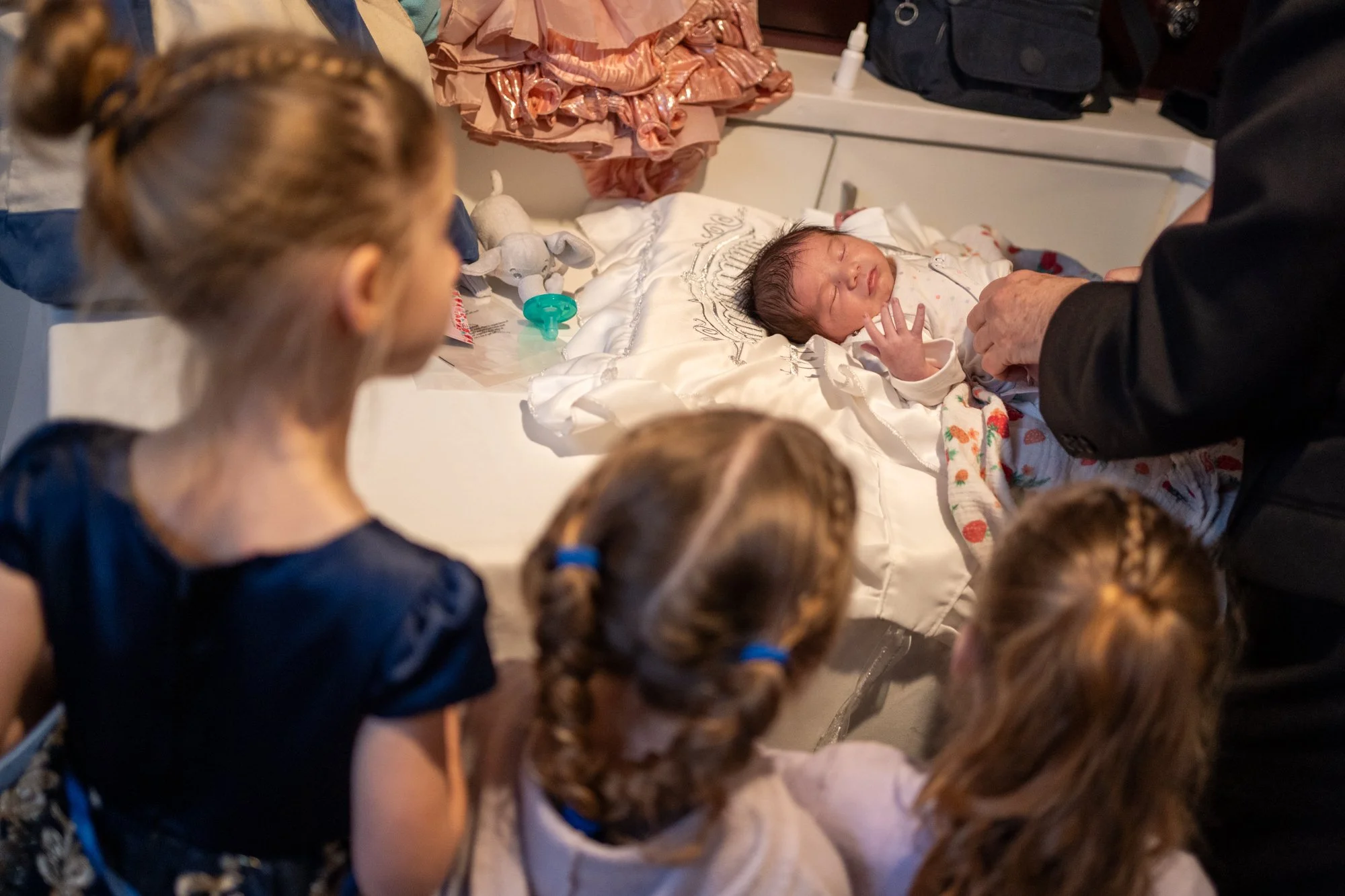 Newborn Photography: Fresh 24-Hour Sessions.