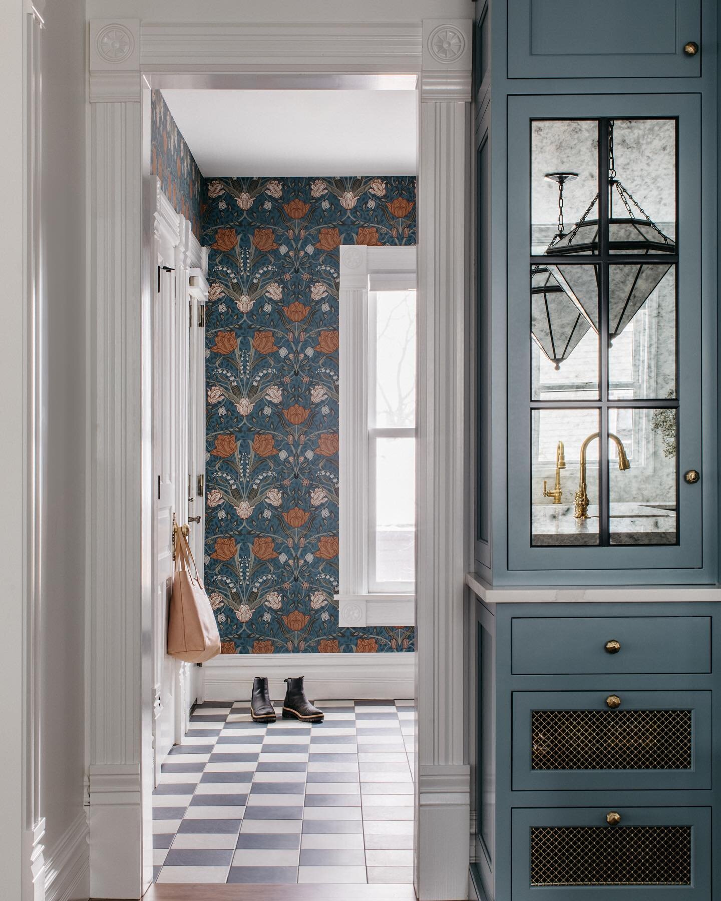 Mudroom ready for spring things 🌷 Shot for @avalonconstructiondesign &amp; @so.studioonyx