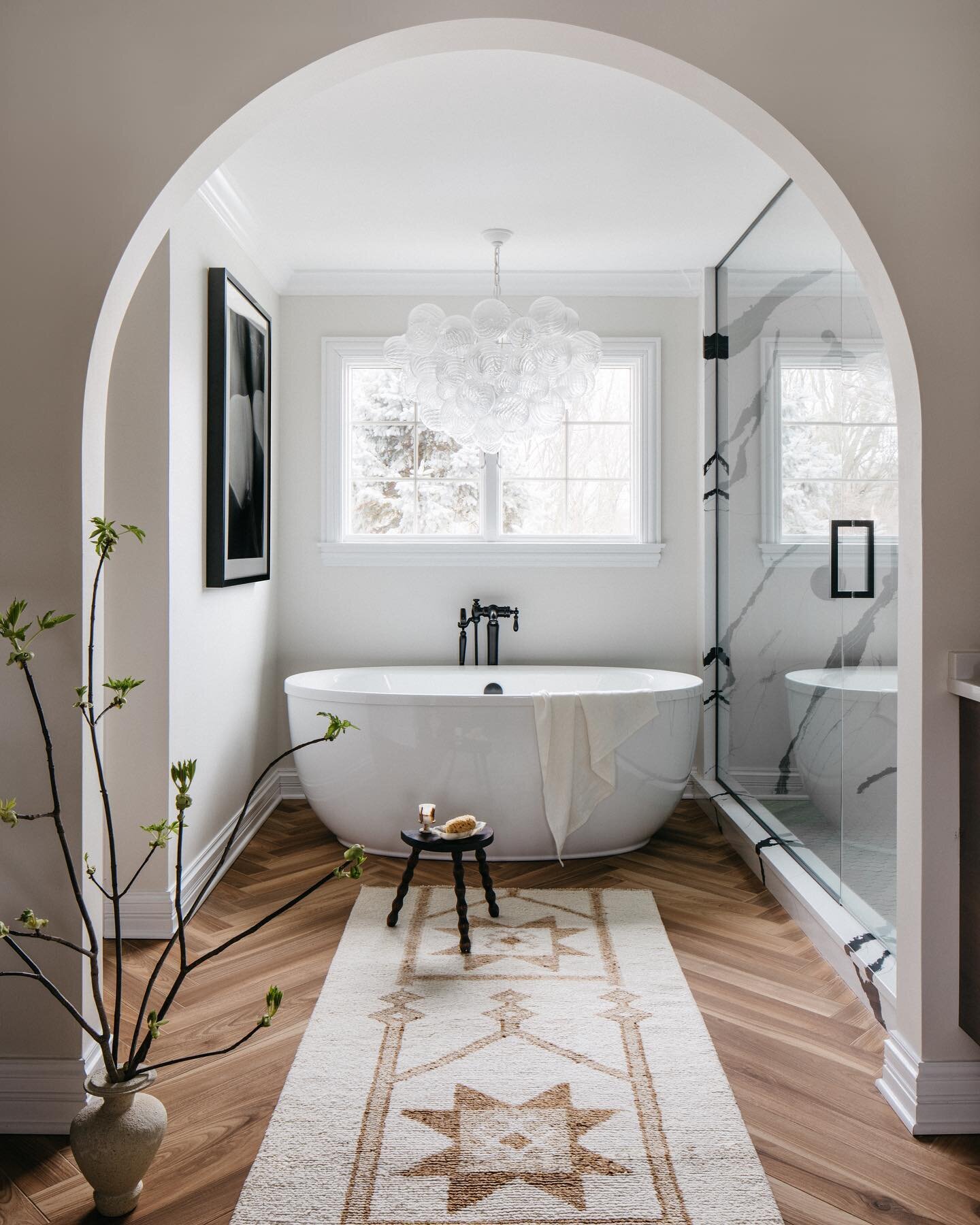 Lux master bath space with fresh spring branches and the perfect @bente_vintage runner 🙌🏻 Shot for @erinvondra &amp; Styled by @brandidevers