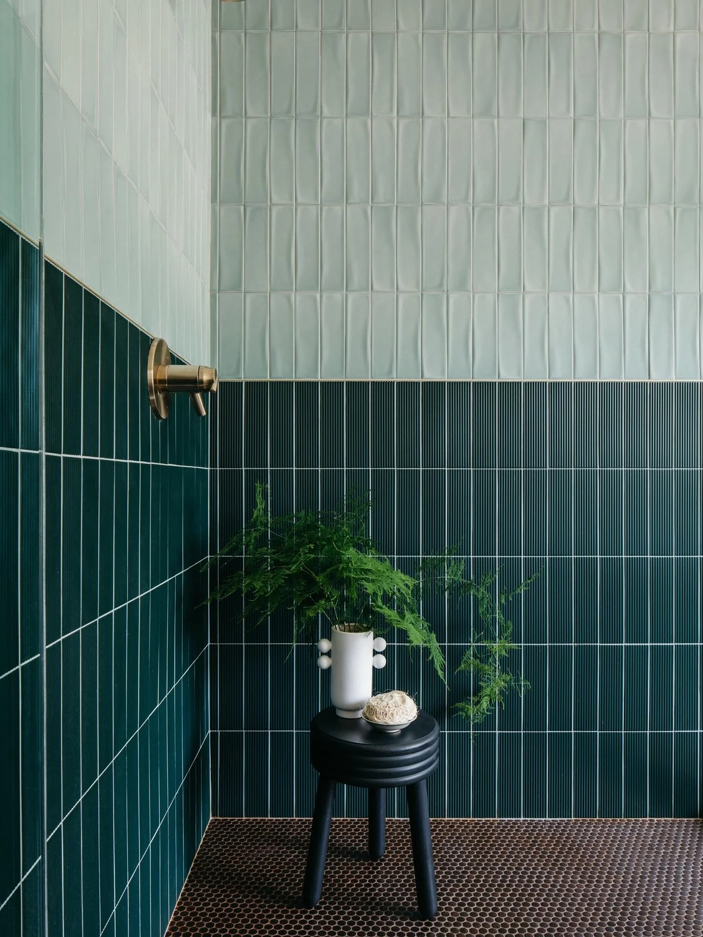 Mid century modern renovation that we captured interior &amp; exteriors of earlier this summer ☀️ Shot for @juliasmitharchitecture &amp; Styled by @stylewithbrit