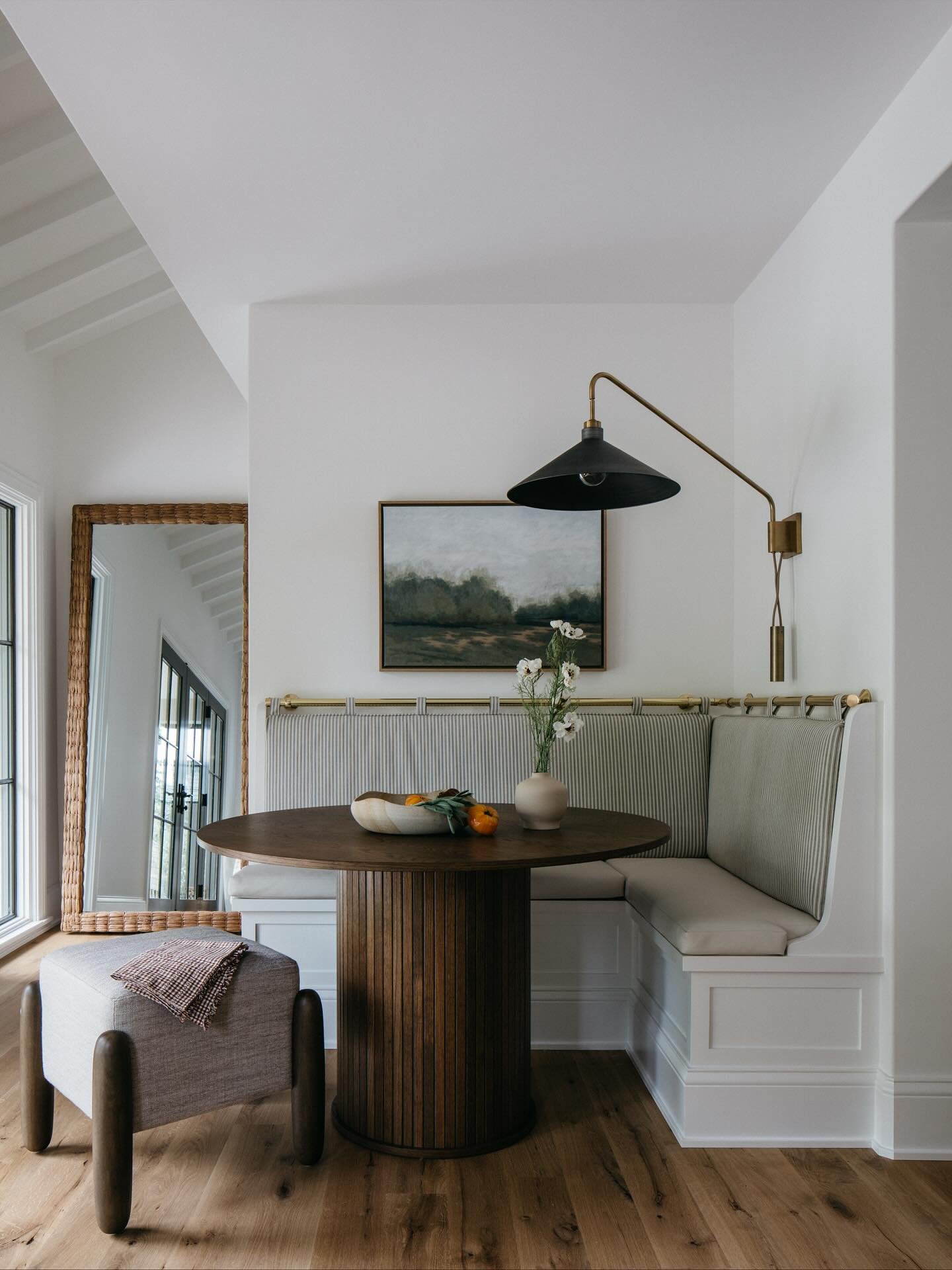 Thoughtful design moments all throughout @katemarkerinteriors #KMIxBTownTurnaroundProject - what a village gem.