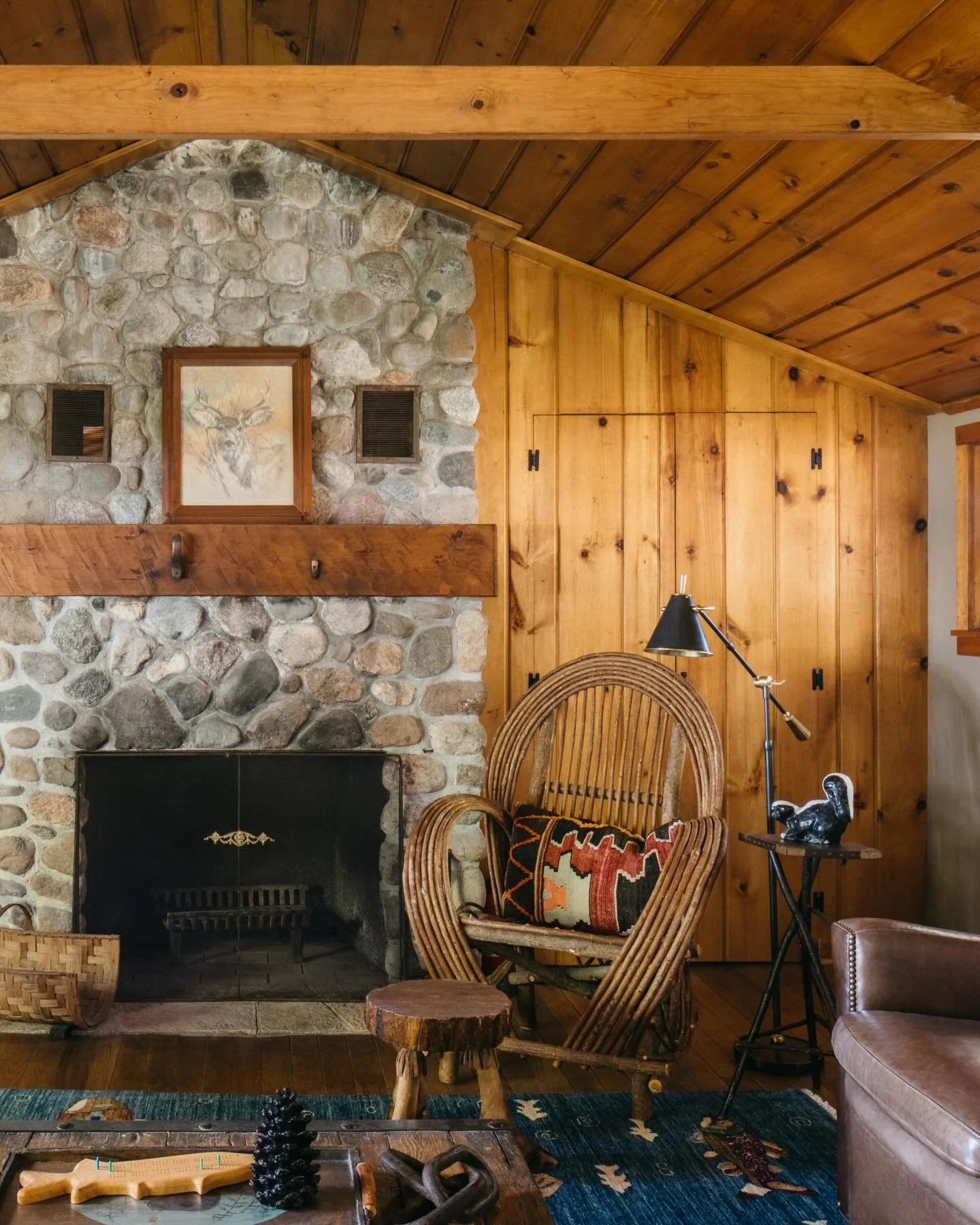 Cabin season on a private island in northern Wisconsin, only accessible by boat. The two videos at the end are our commute to the island - cargo included photo props, and a takeout pizza for lunch. Shot for cabin queen @margaretzingale of @peabodysin