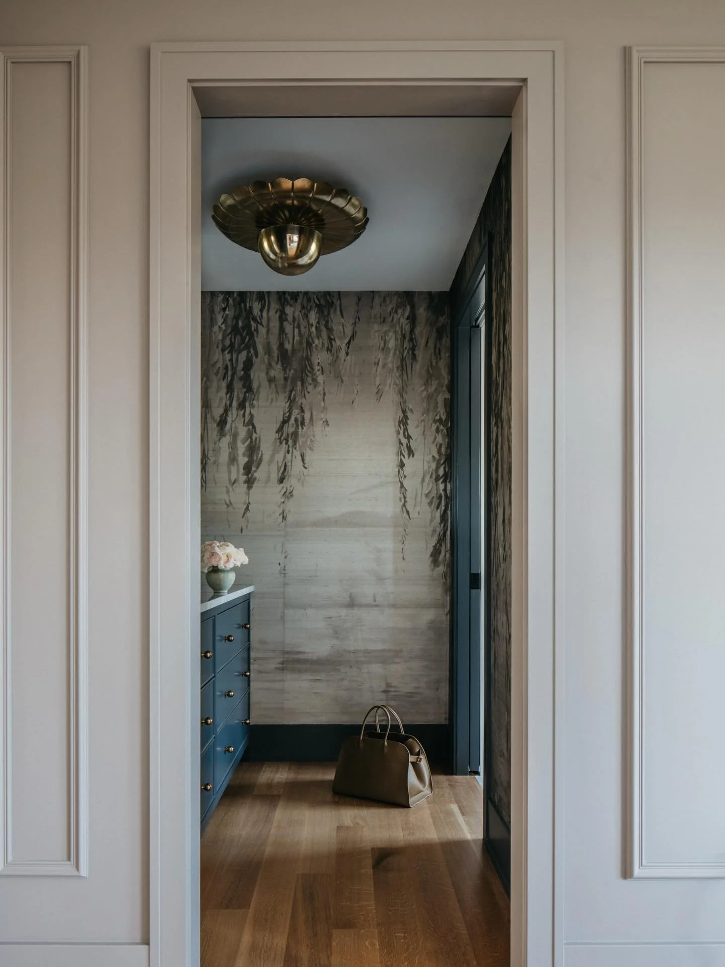 Dressing room creating the most dramatic entrance to the master bathroom 👏🏻 Shot for @eric.drozd &amp; Styled by @studio_officer