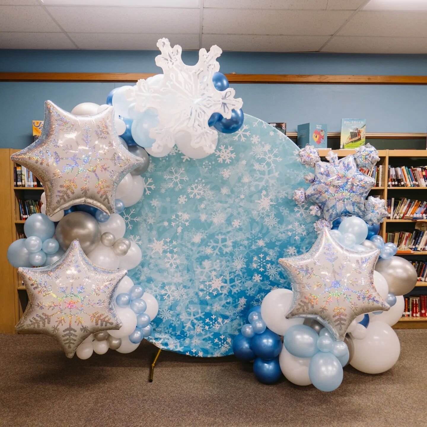 Happy February! 
If these are the only snowflakes I see this month, I won't be mad about it (global warming issues aside 😅)

Thanks for all the fun last week at Winterfest, @oaktonpta!