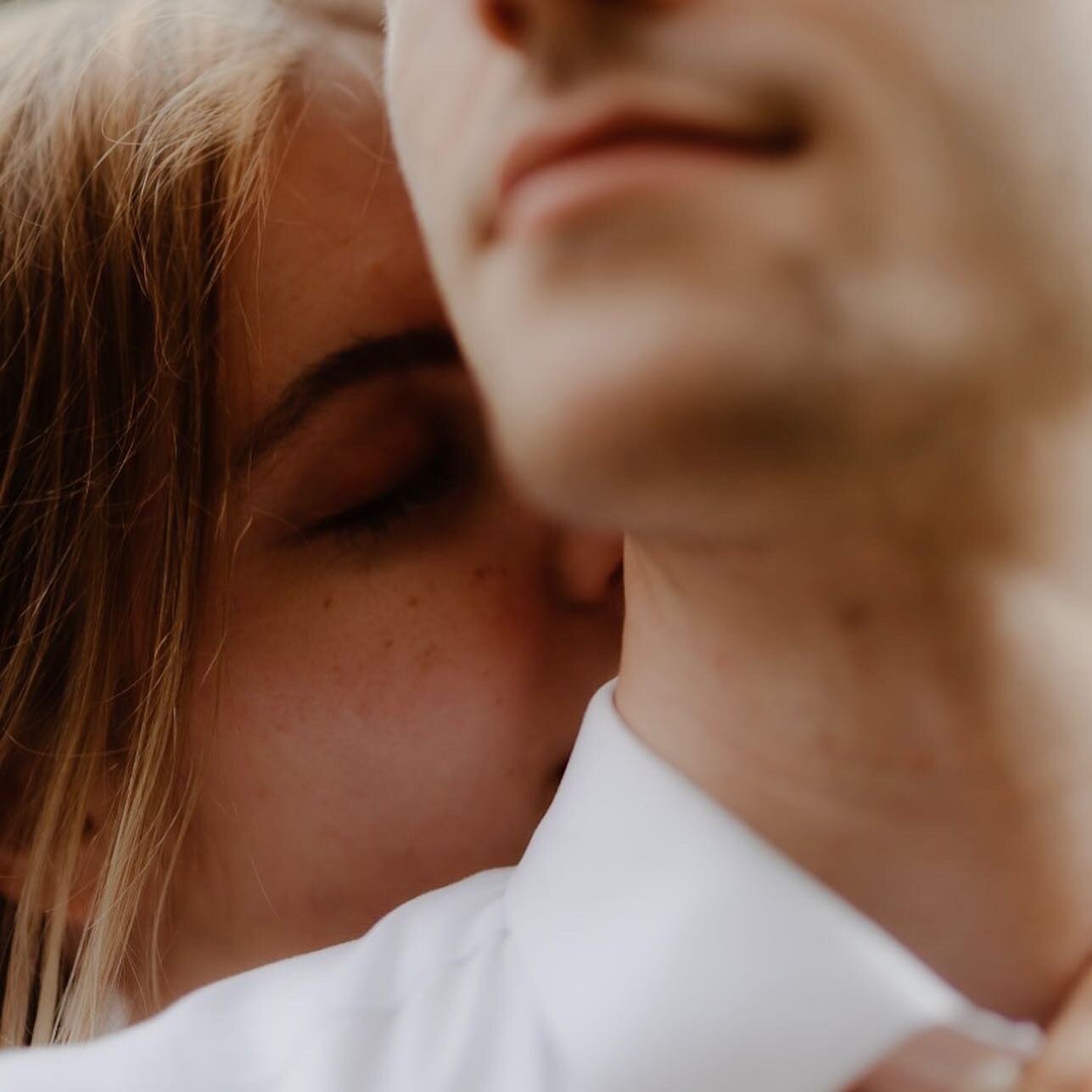 What we call the little world. 20 cm by 30cm is more than enough to show love between two people. We love to have a mix of scale and sometimes get super close to our couples. #belgium #belgiumwedding #belgiumweddingphotographer #intimate #intimacy